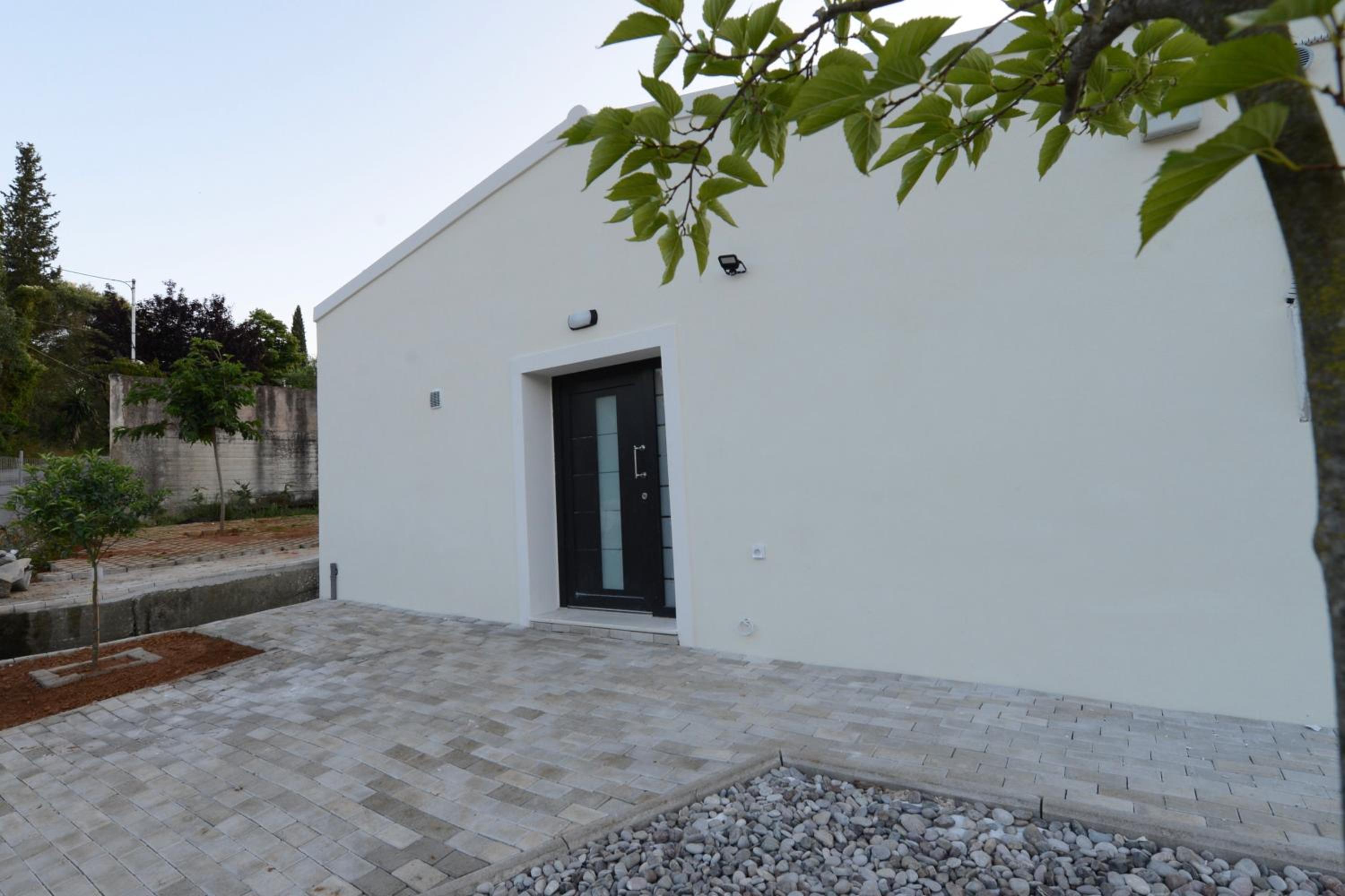 Stablus house