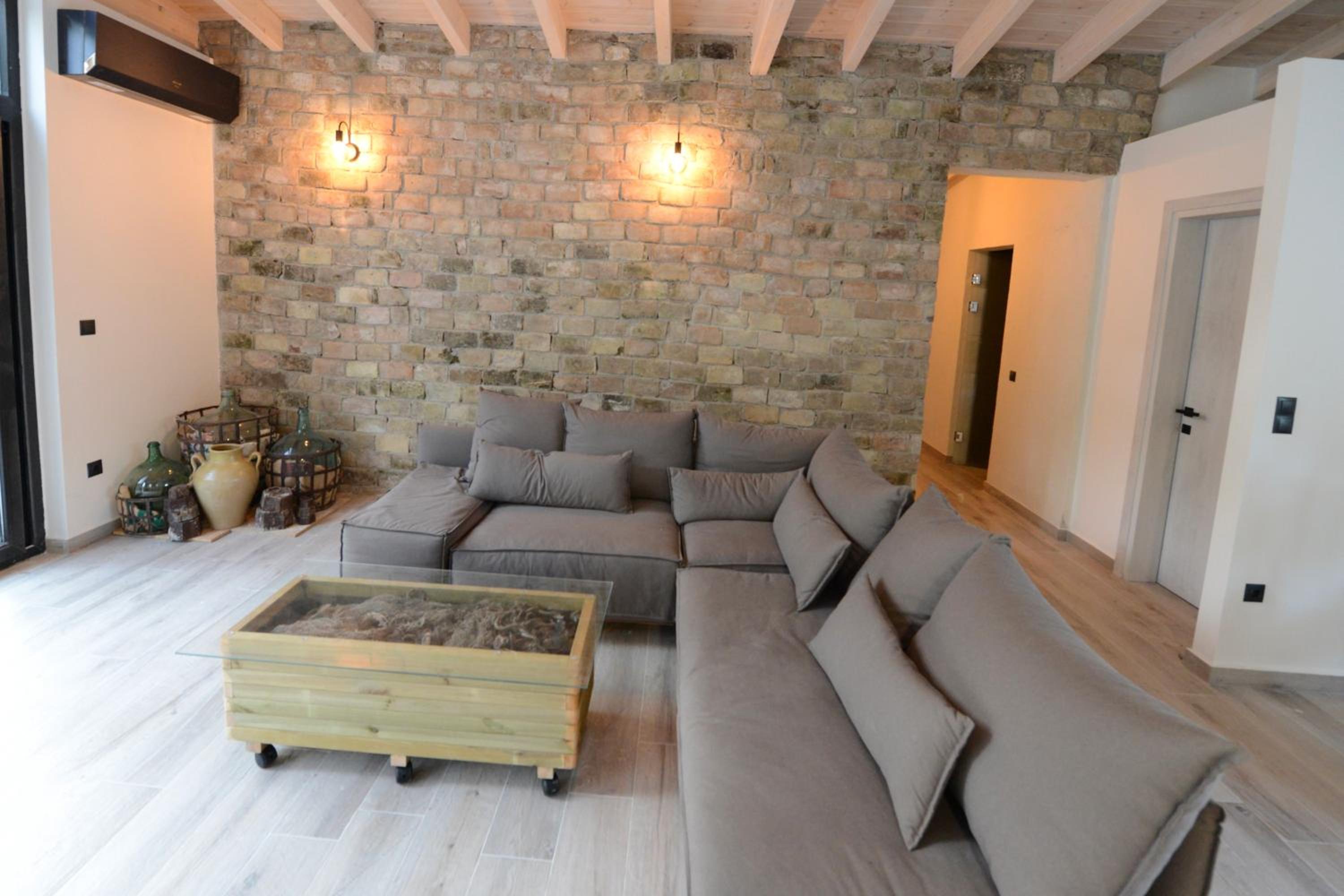Stablus house