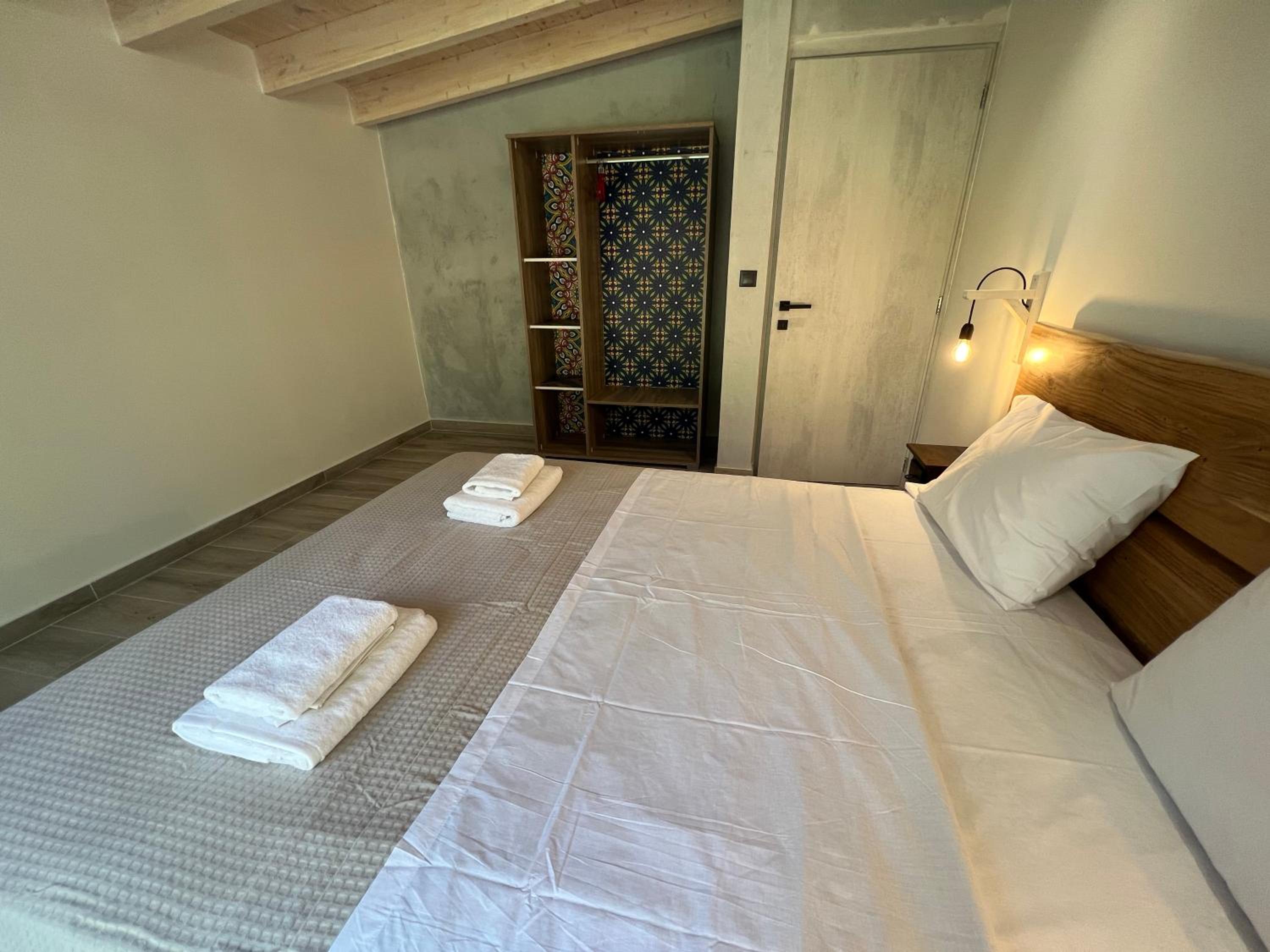 Stablus house