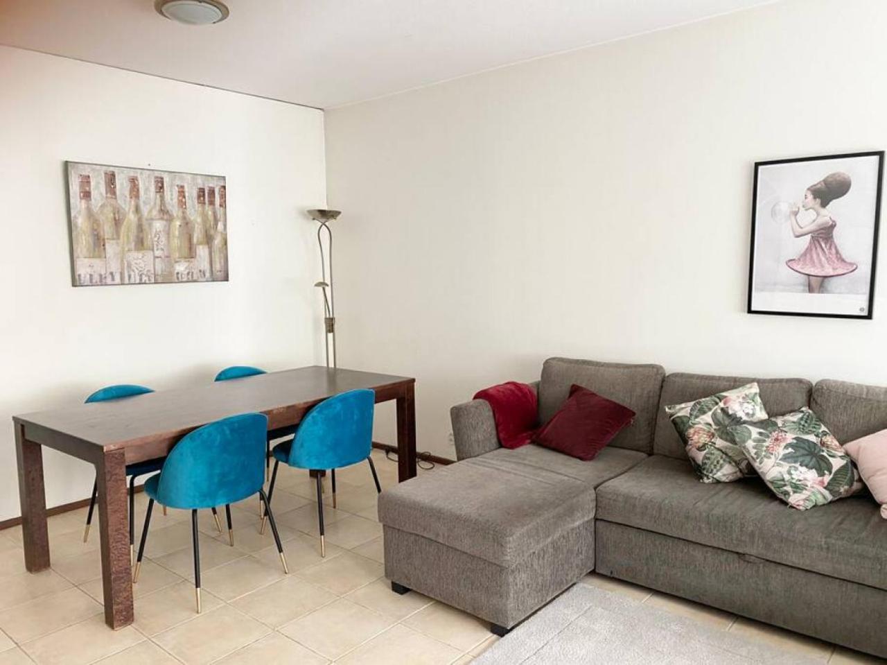 HHH Newly renovated big 4-bedroom apt with balcony, free parking for 2 cars view 2