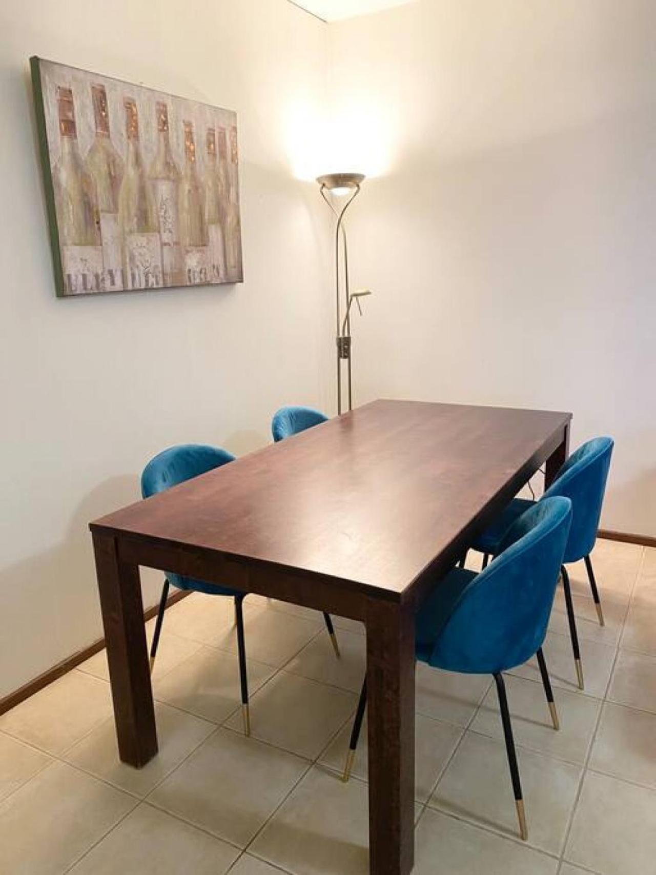 HHH Newly renovated big 4-bedroom apt with balcony, free parking for 2 cars view 3