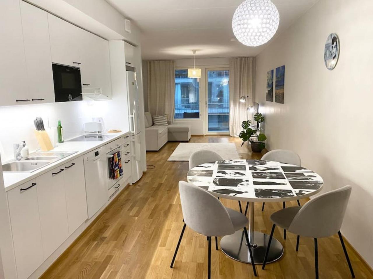HHH Dream stay on Helsinki seafront, free parking view 4