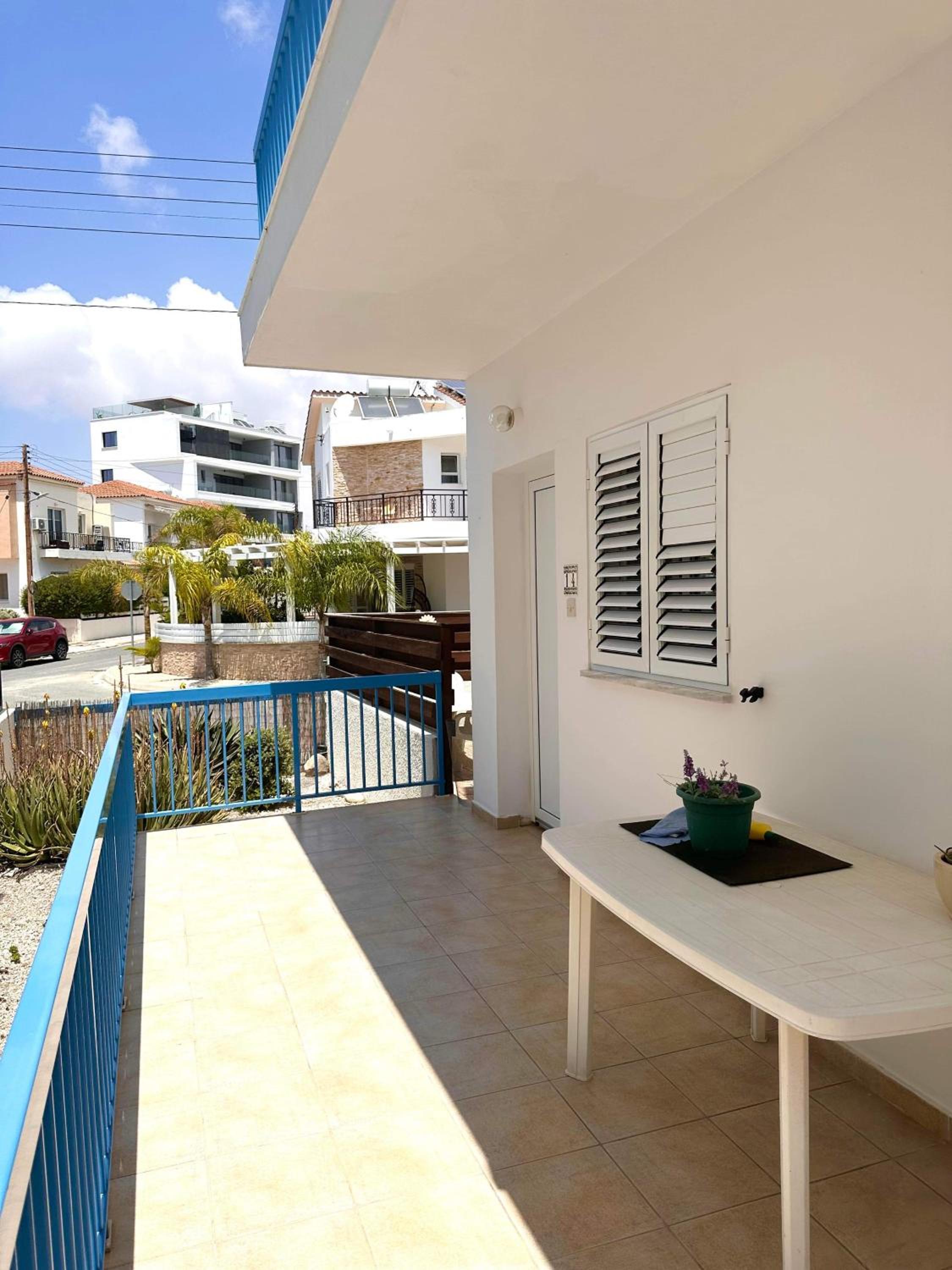 Paros Gardens, Universal Paphos