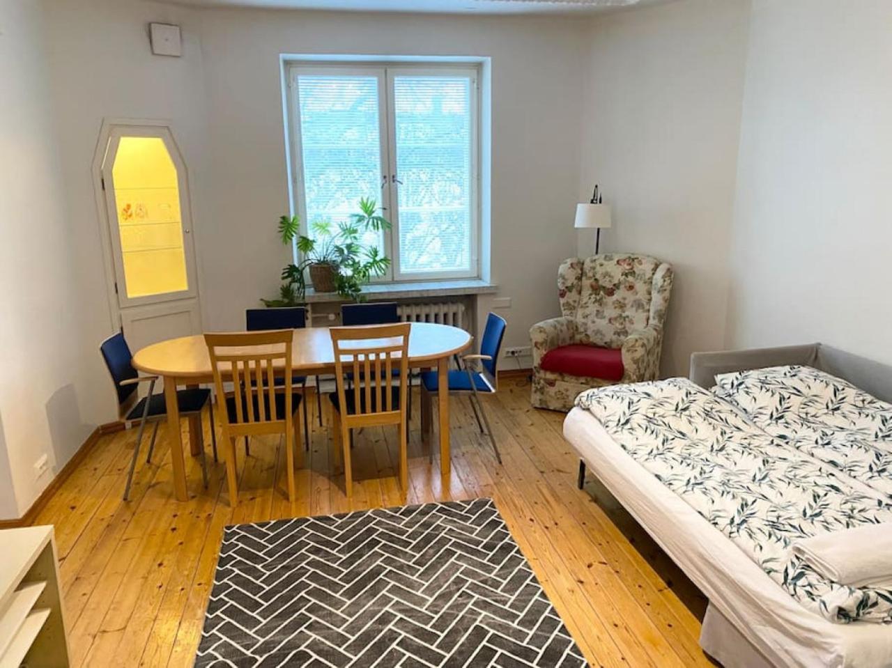 HHH Perfect location right in Helsinki center, walking distance to Kamppi and railway station view 4