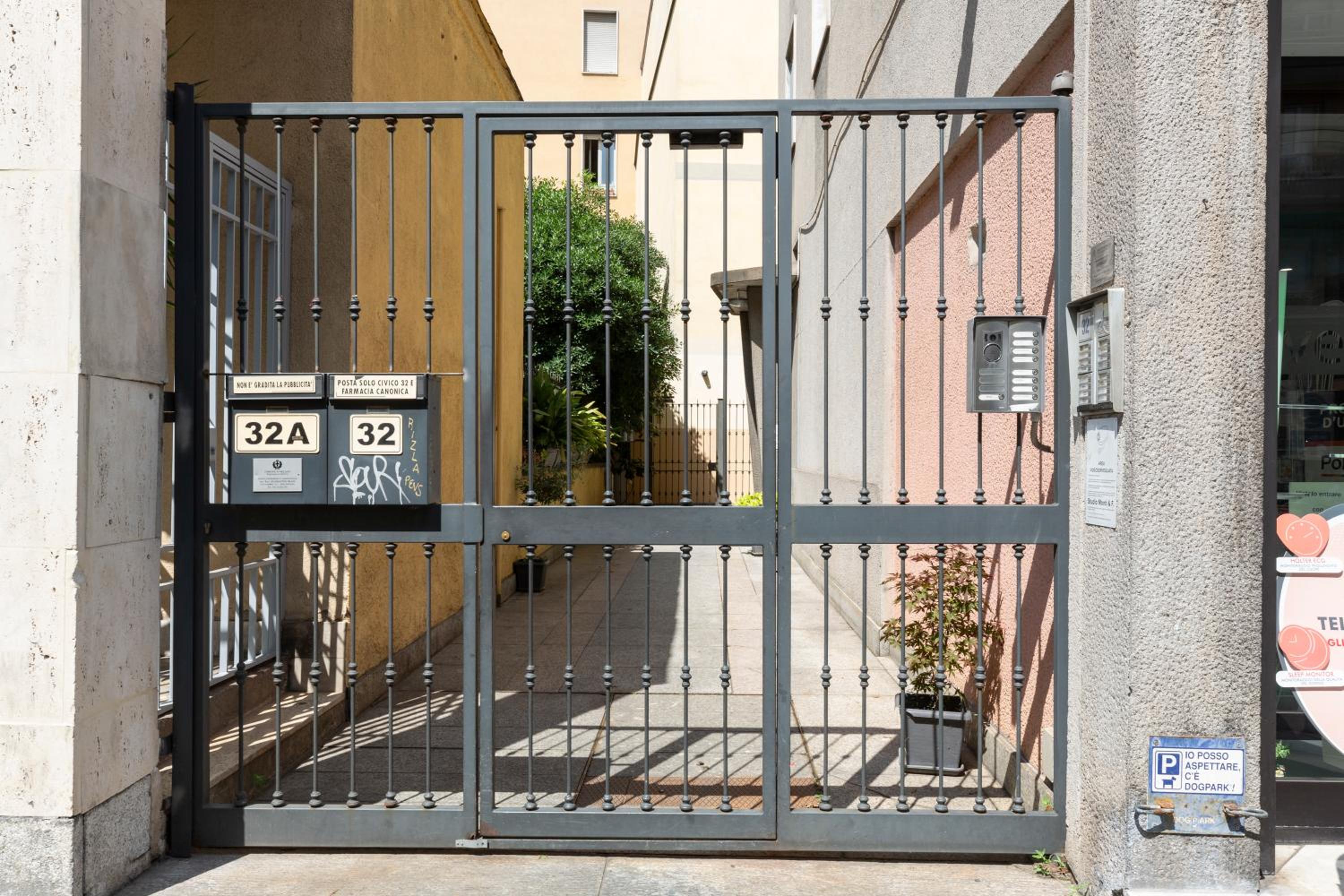 Canonica 32 - Arco della Pace