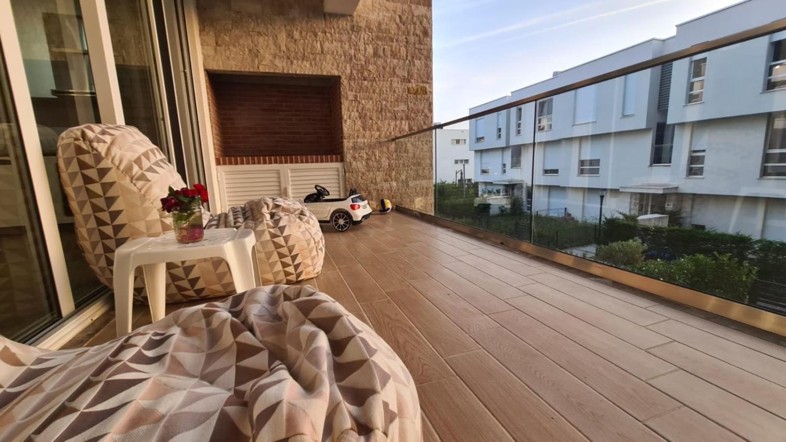 Shiny San Pietro Apartment