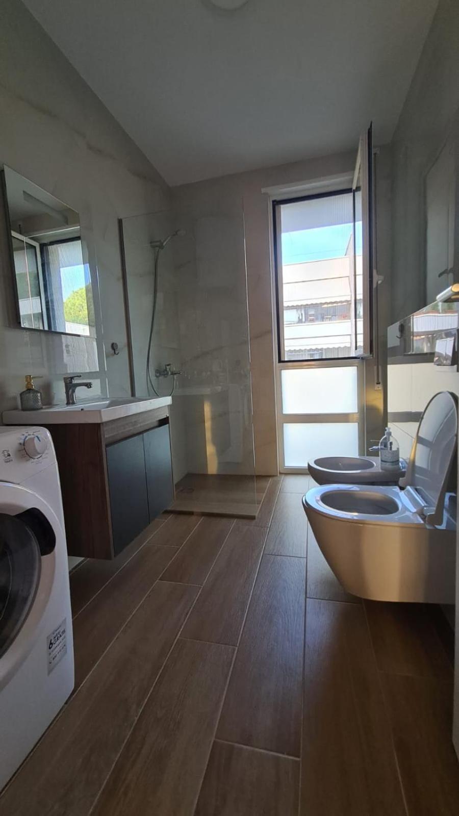 Shiny San Pietro Apartment