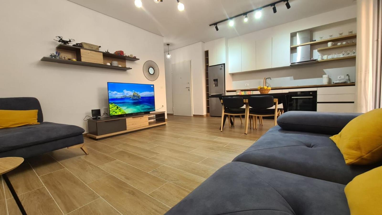 Shiny San Pietro Apartment