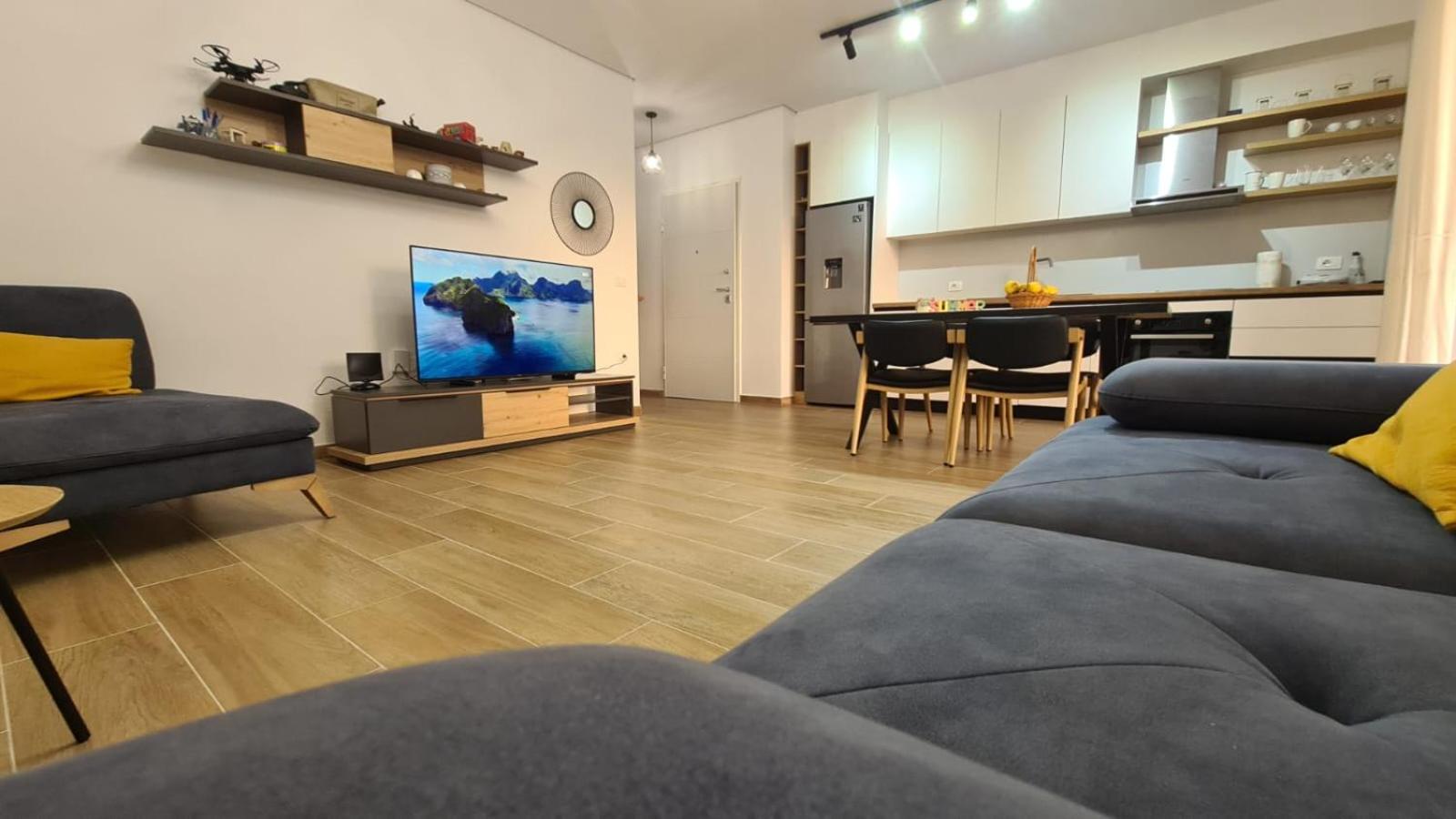 Shiny San Pietro Apartment
