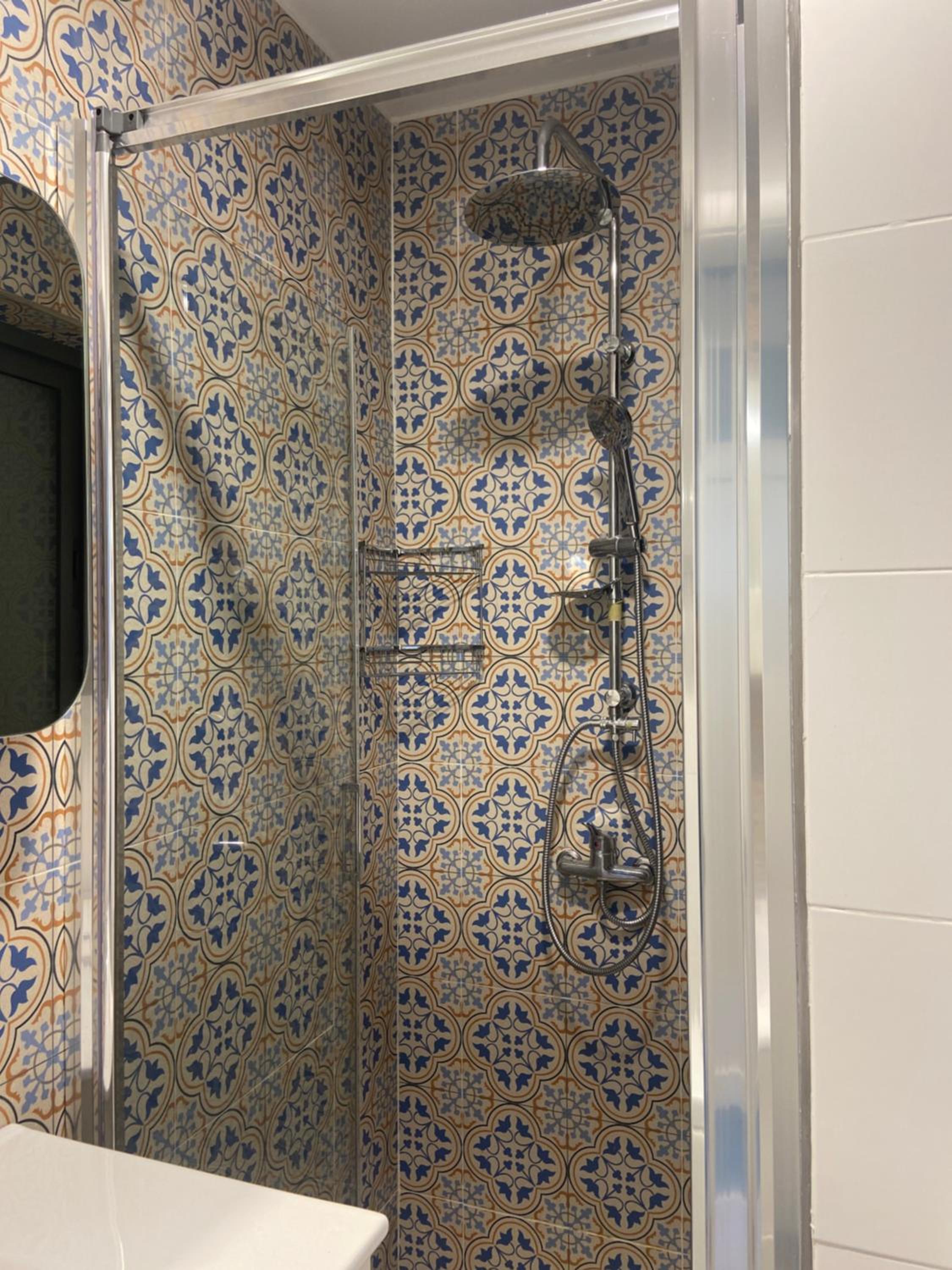Cozy 2 bedroom Apartment near Seafront view 3