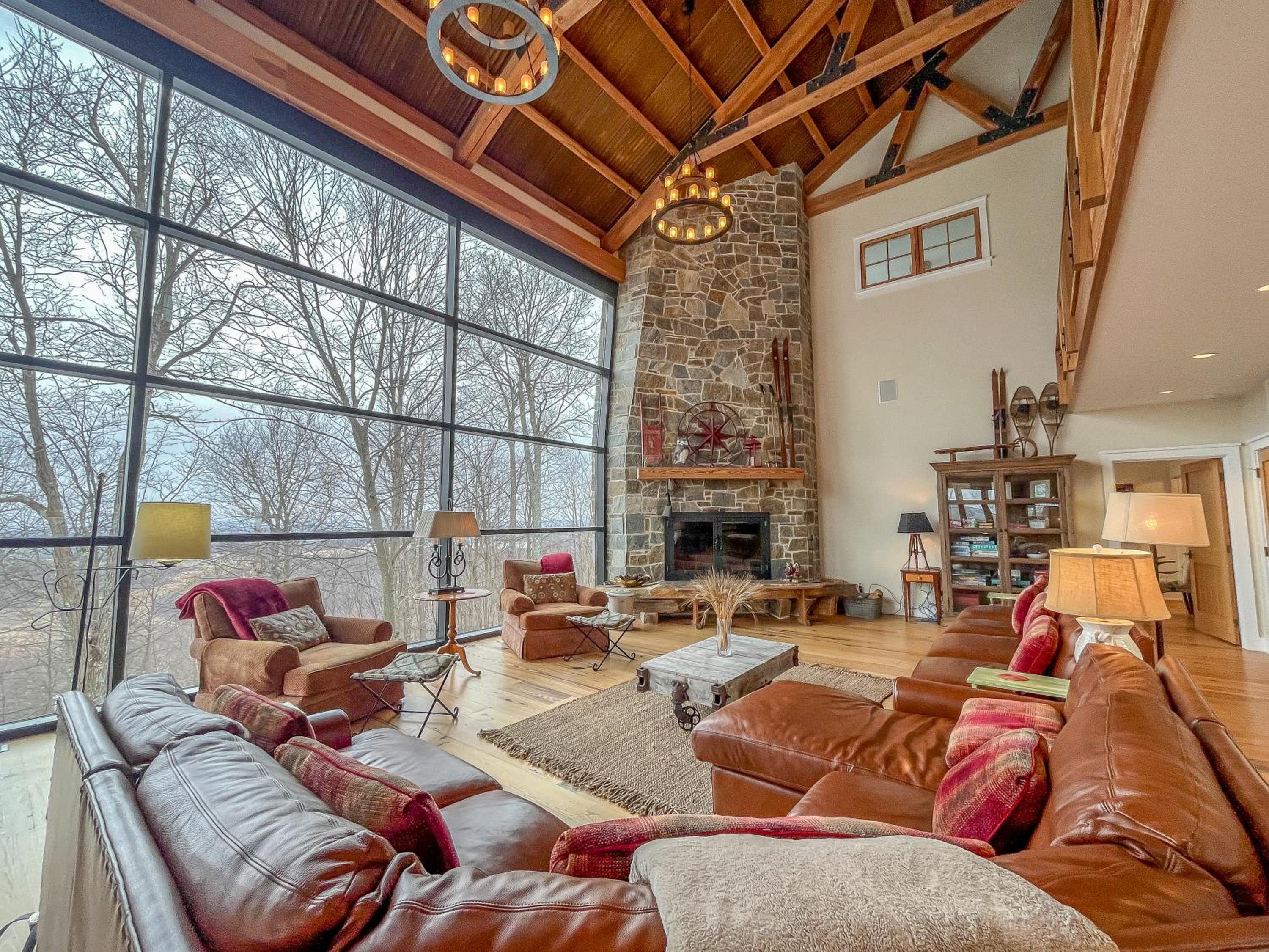 Stunning Luxury Home Direct Ski Access and Hot Tub view 2