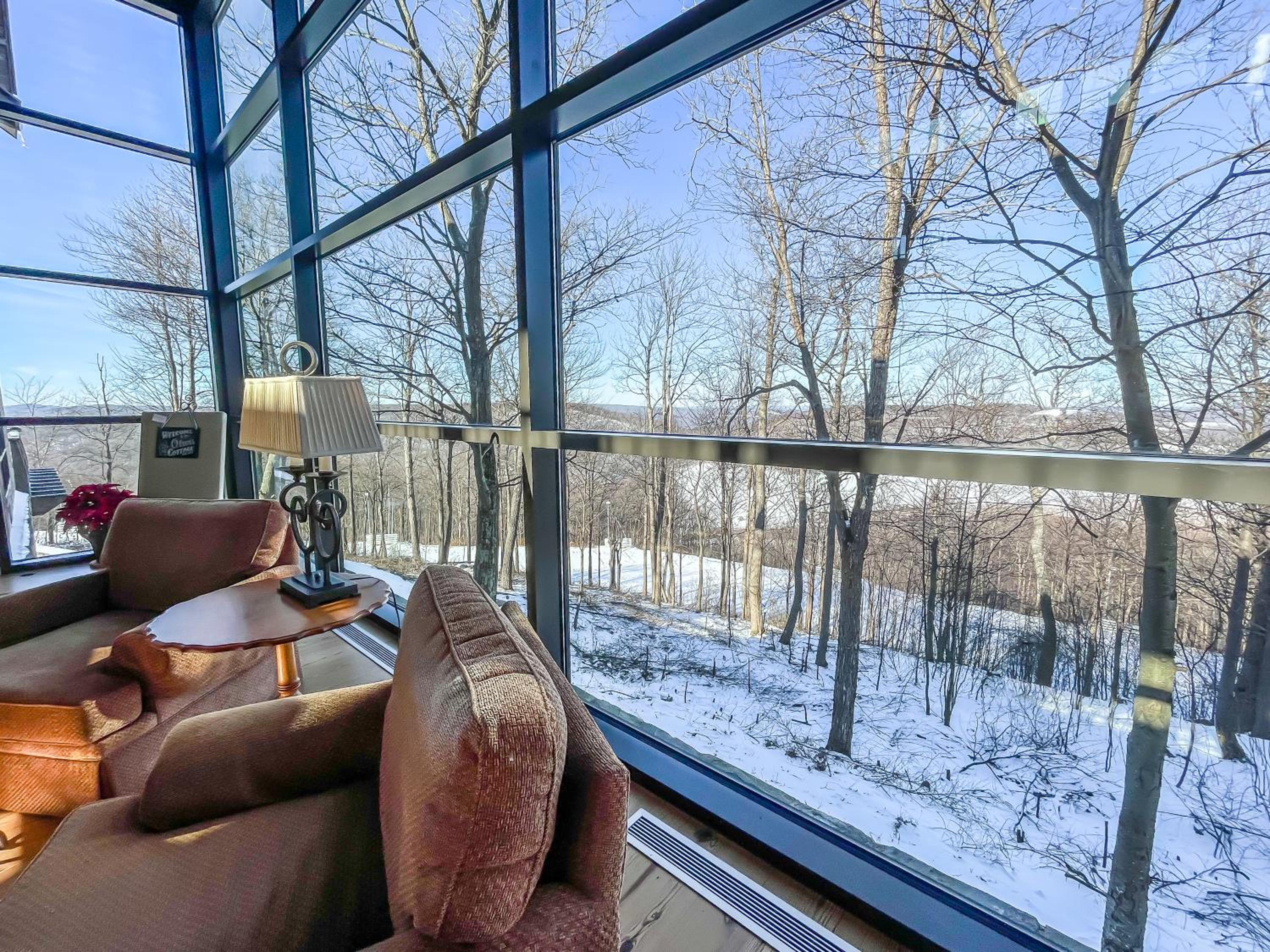 Stunning Luxury Home Direct Ski Access and Hot Tub view 4