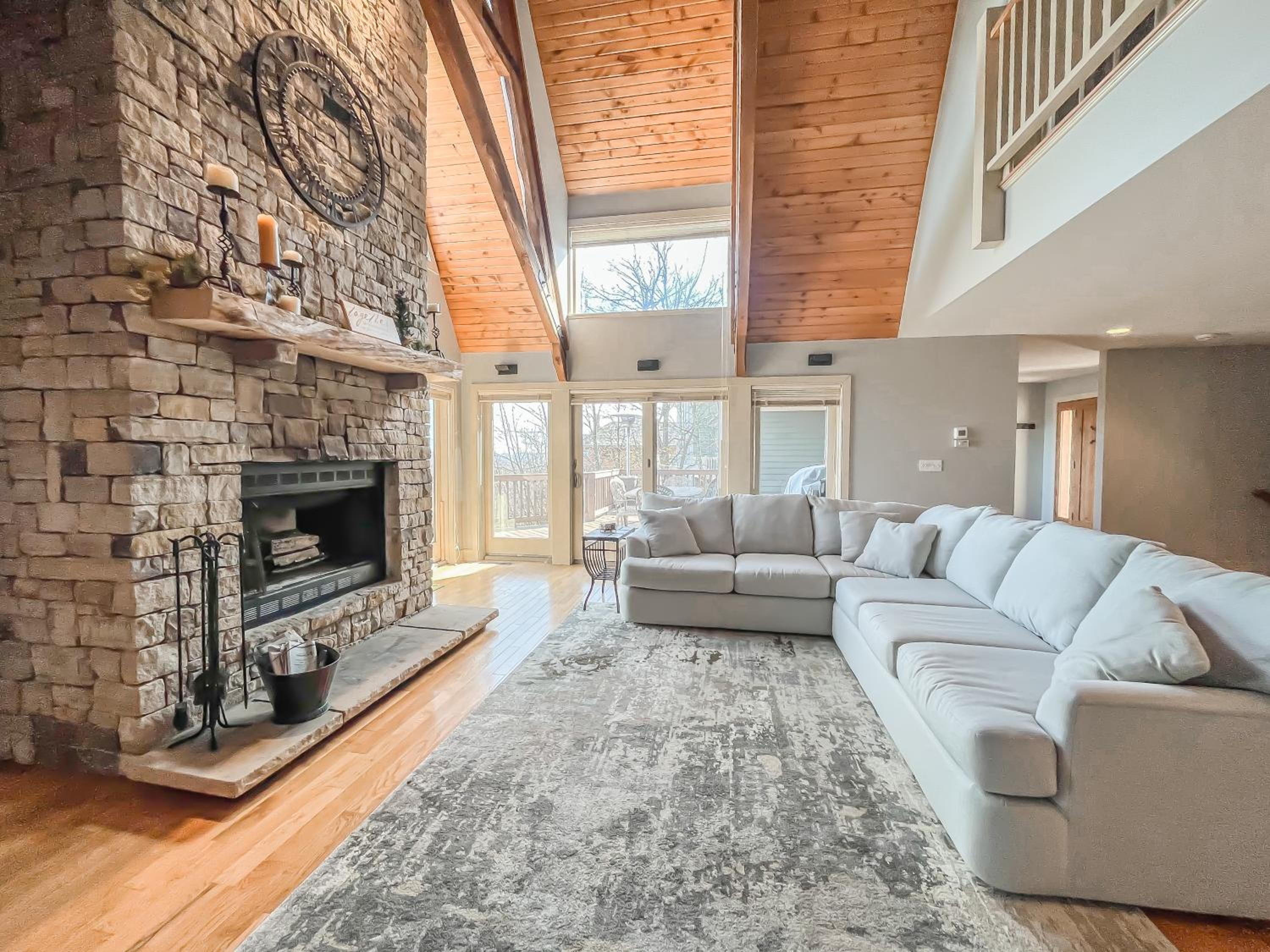 Luxury Stunning Mountaintop Home with Hot Tub and Lake Views view 2