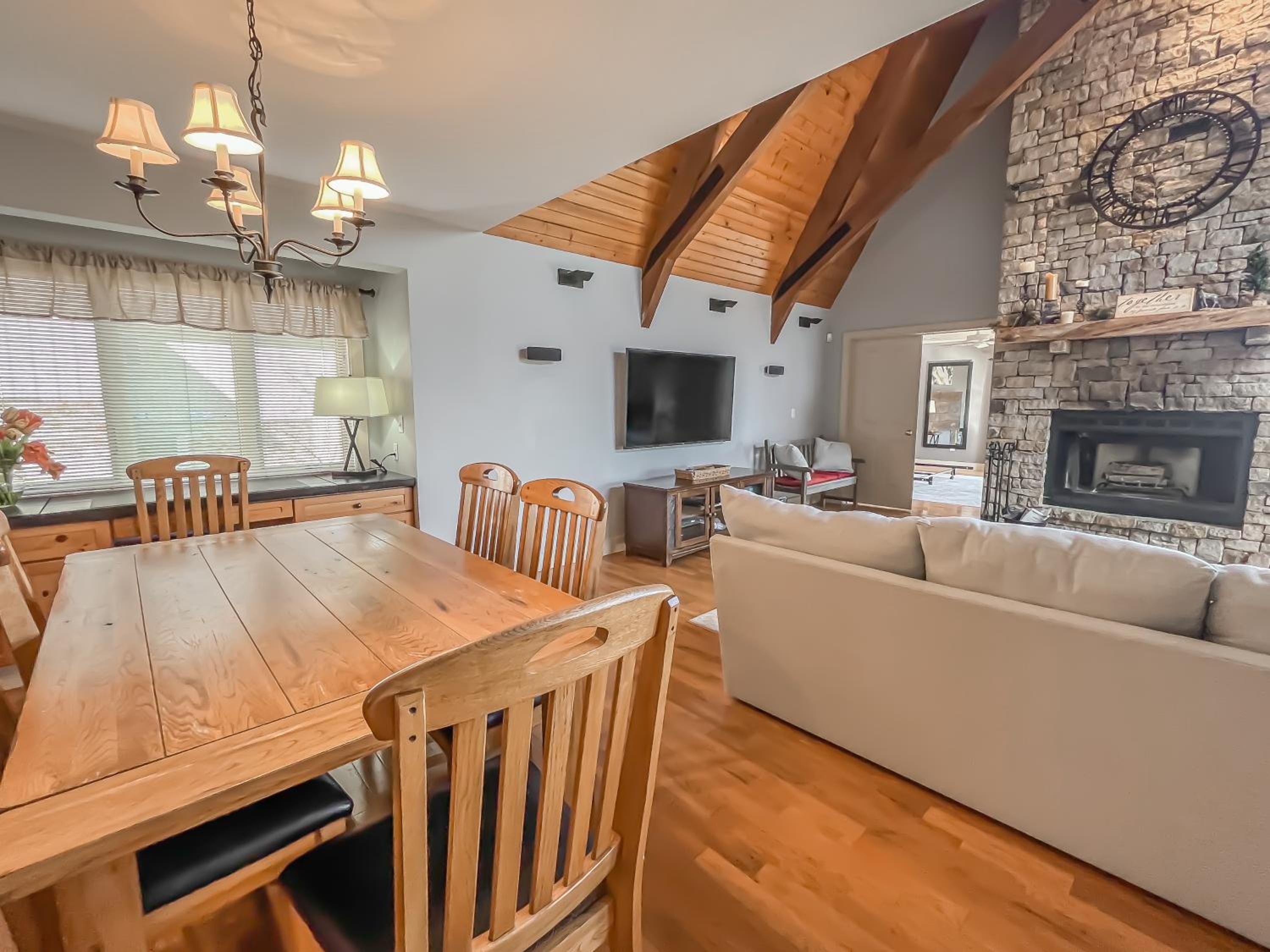 Luxury Stunning Mountaintop Home with Hot Tub and Lake Views view 4
