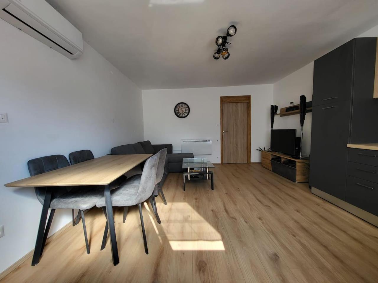 Apartment Dado
