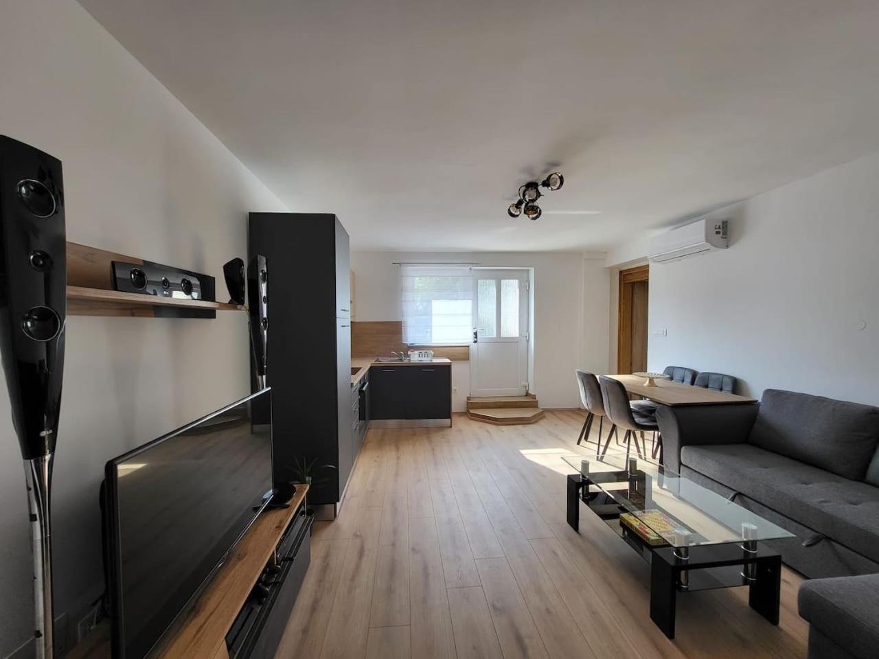 Apartment Dado