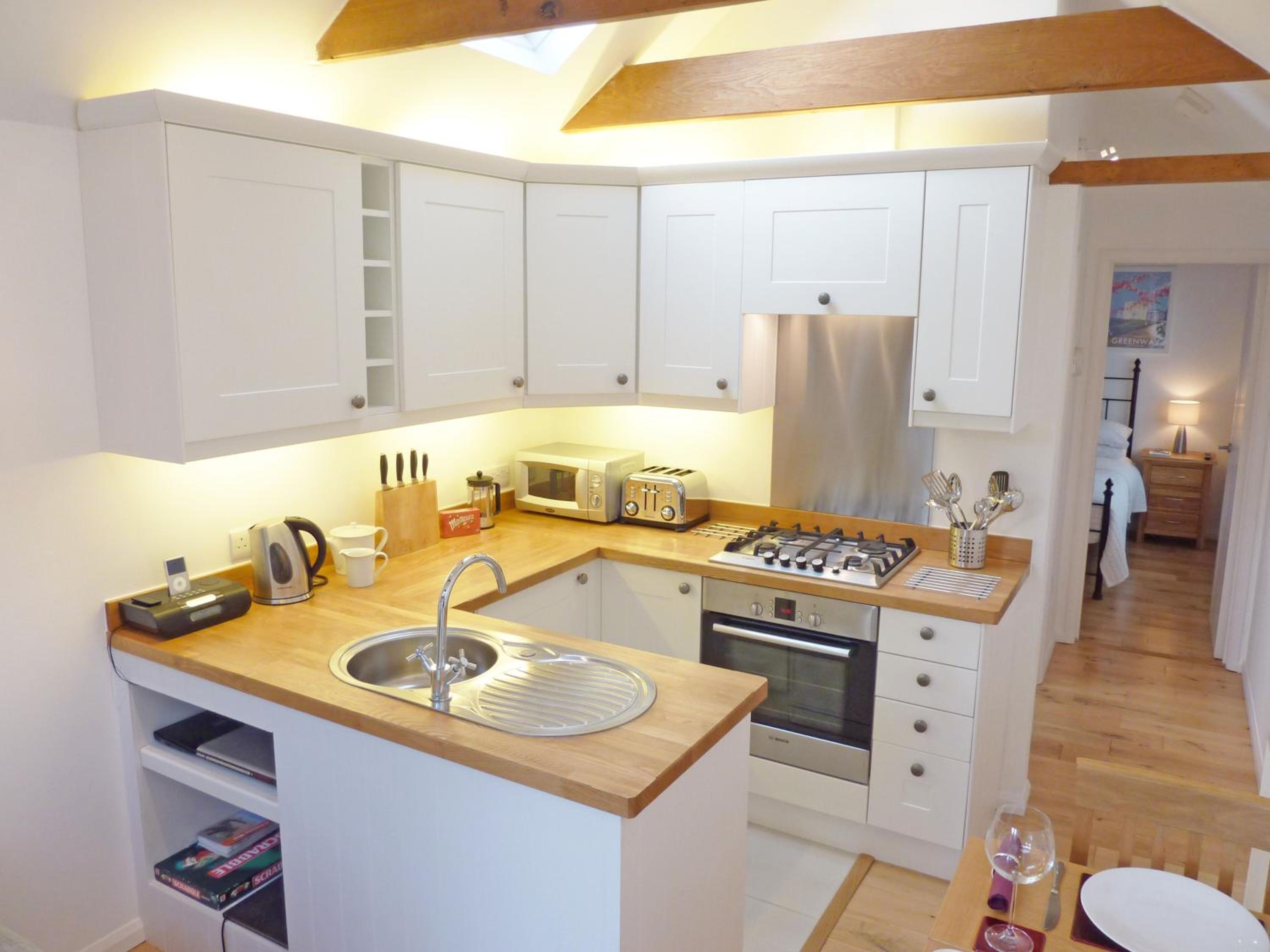 The Boathouse, Kingsbridge - Romantic detached annexe with parking & estuary walk to great pub view 2