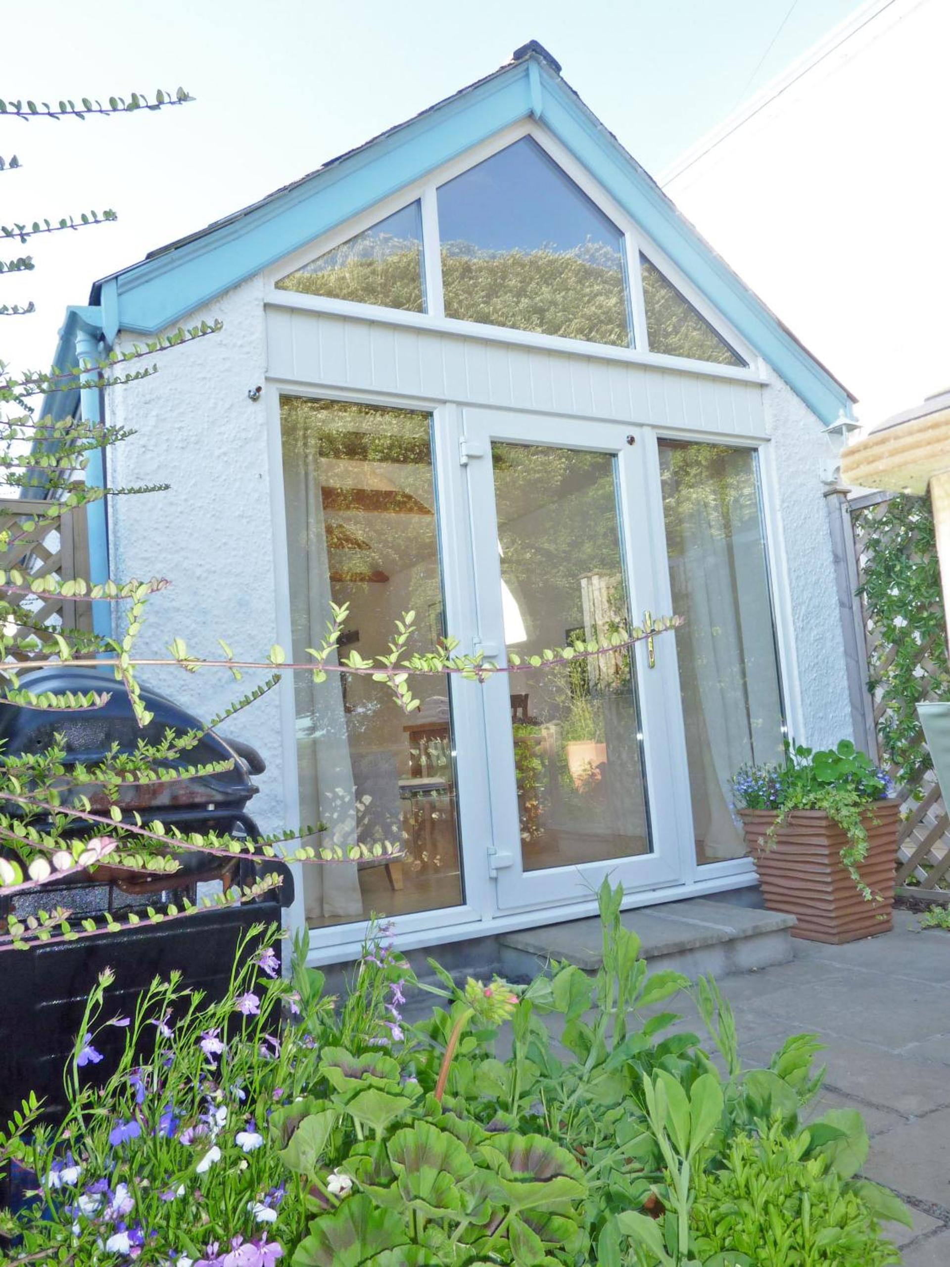 The Boathouse, Kingsbridge - Romantic detached annexe with parking & estuary walk to great pub view 5
