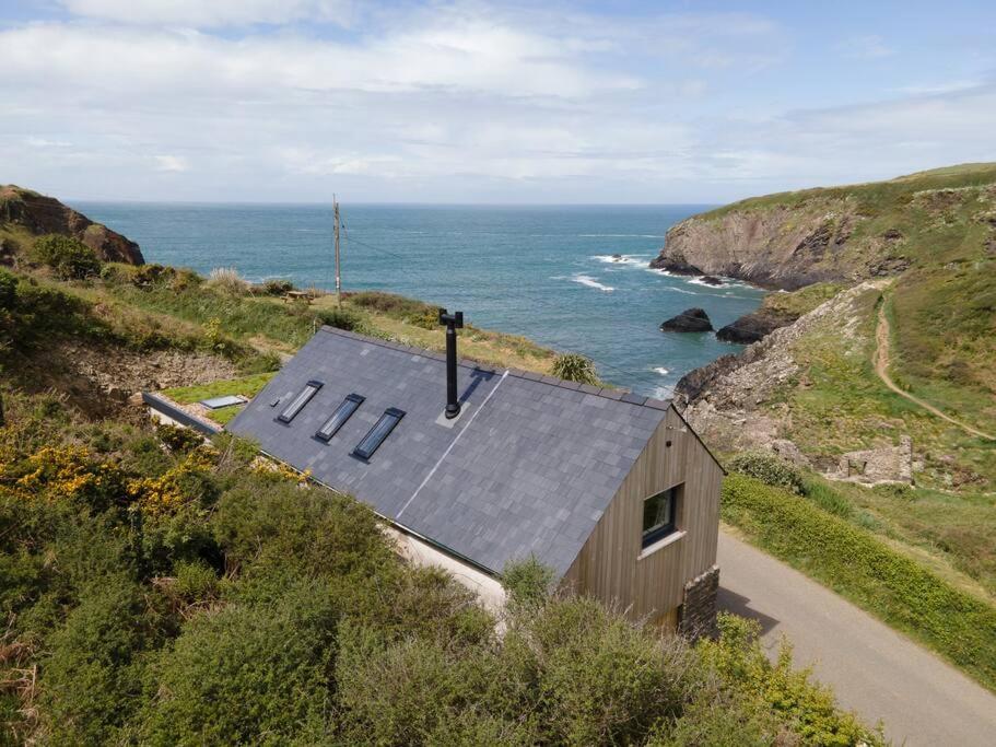 Cliff-top Cottage on Coast Path w/Panoramic Views view 5