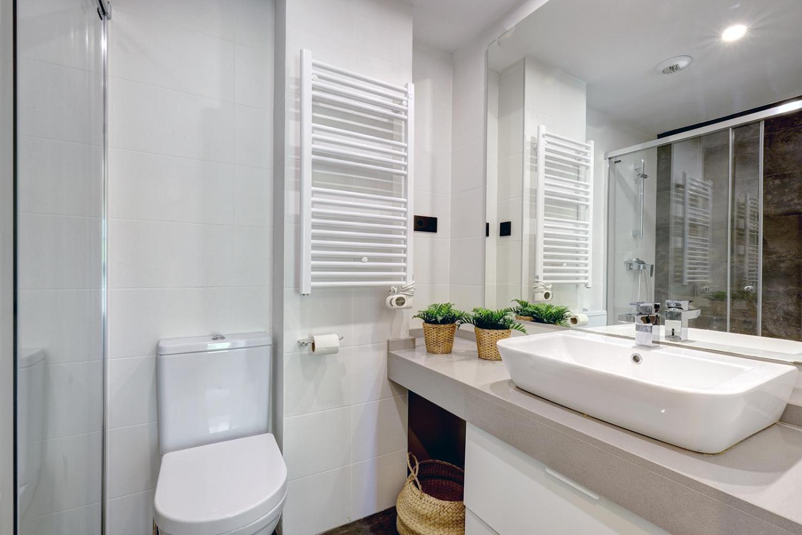 Stylish 2 Bedroom Apartment in Estepona Old Town view 3