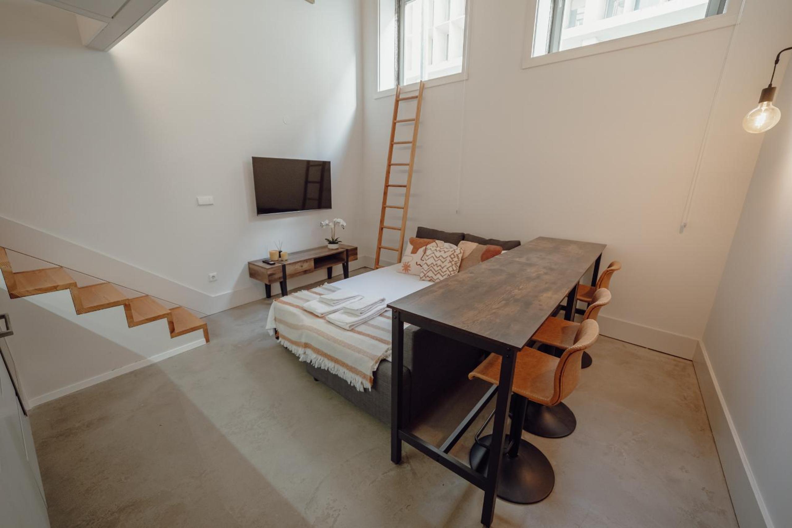 Industrial Cozy Loft Downtown Porto view 2