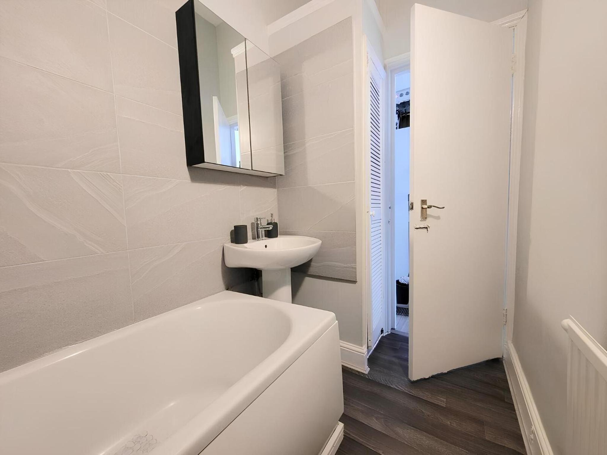 Contemporary 2 bedroom apartment