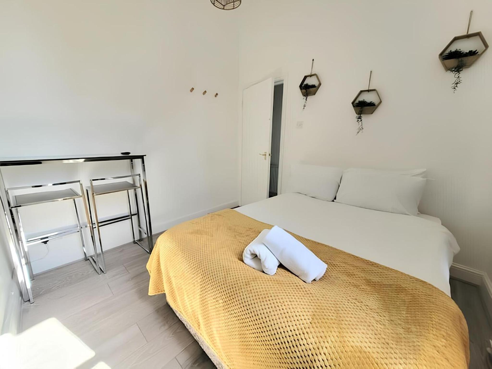 Contemporary 2 bedroom apartment