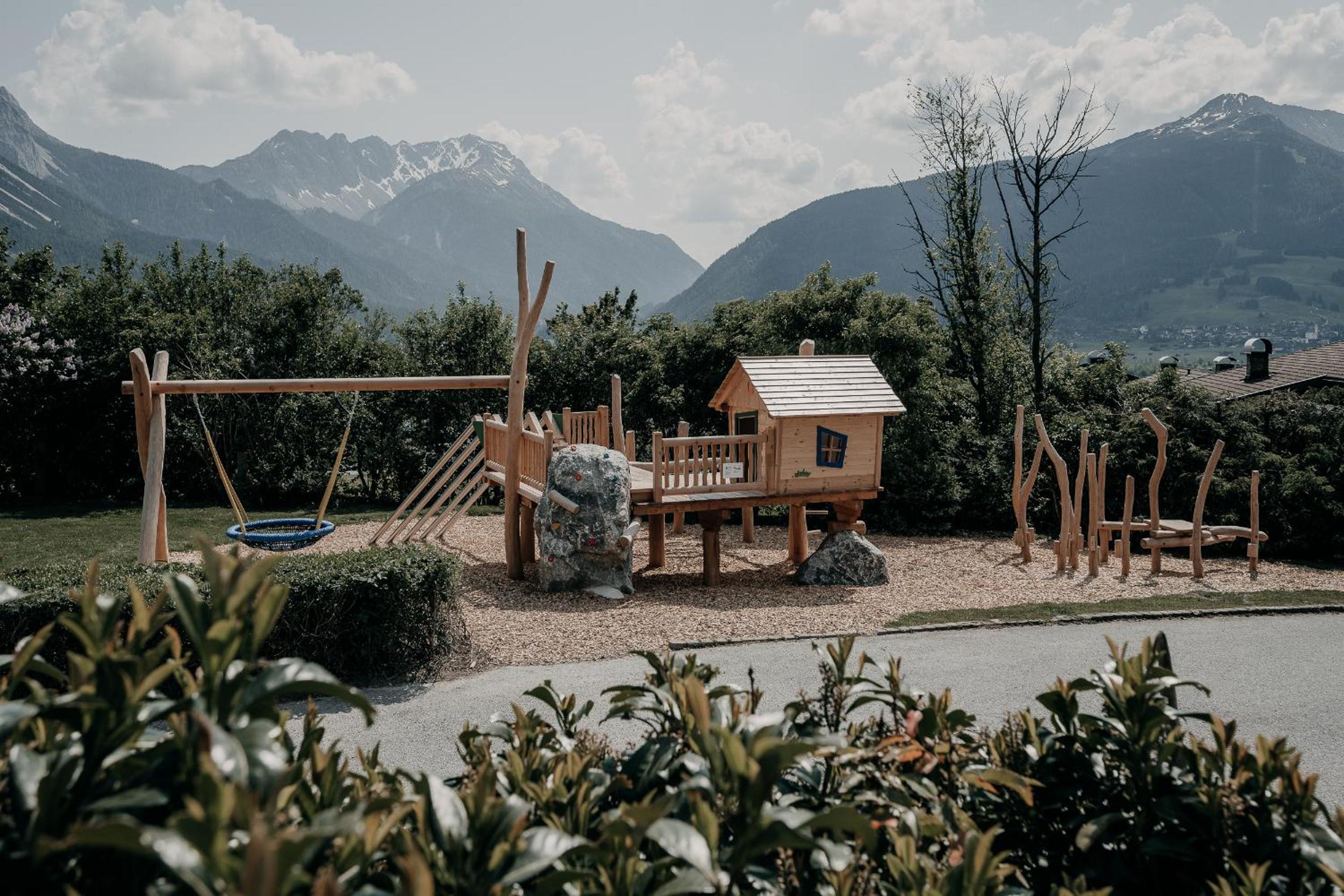 Alpenappartements Cristall view 3