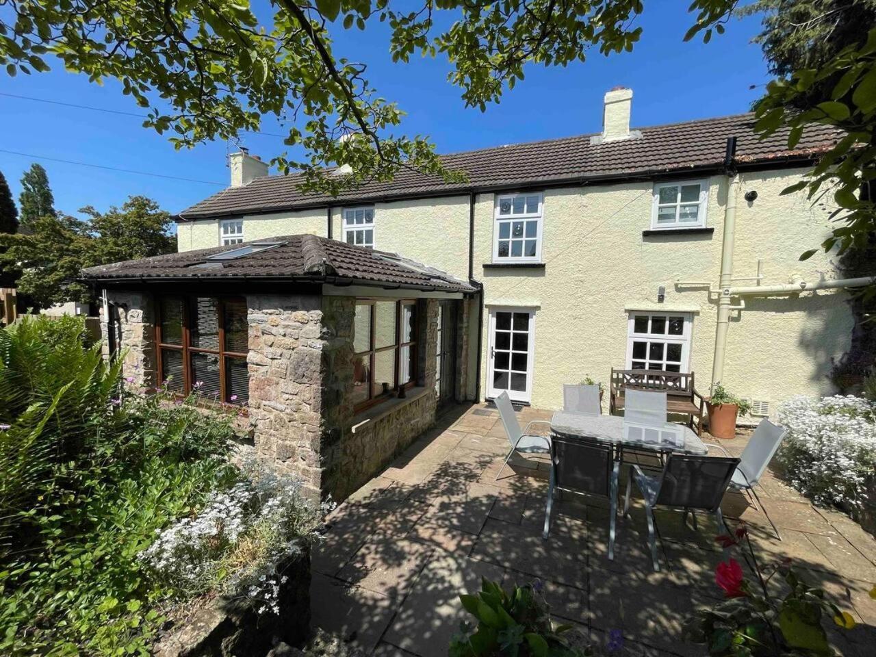 Spacious 3BR in Historic Chepstow Cottage Garden view 5