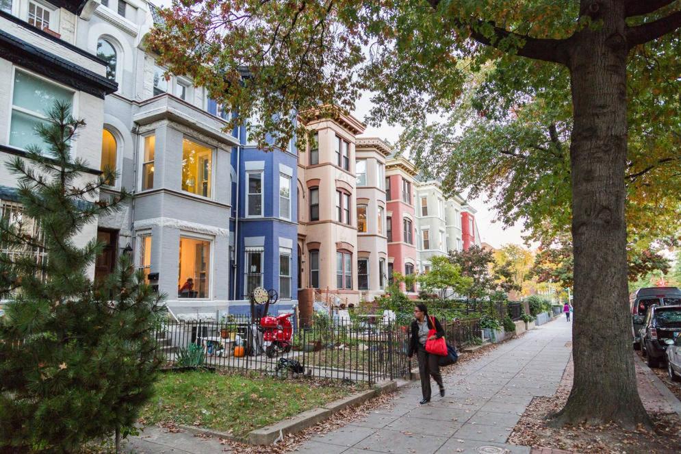 Luxe 2BD2BA Townhouse in Hip Area - Near Metro view 3