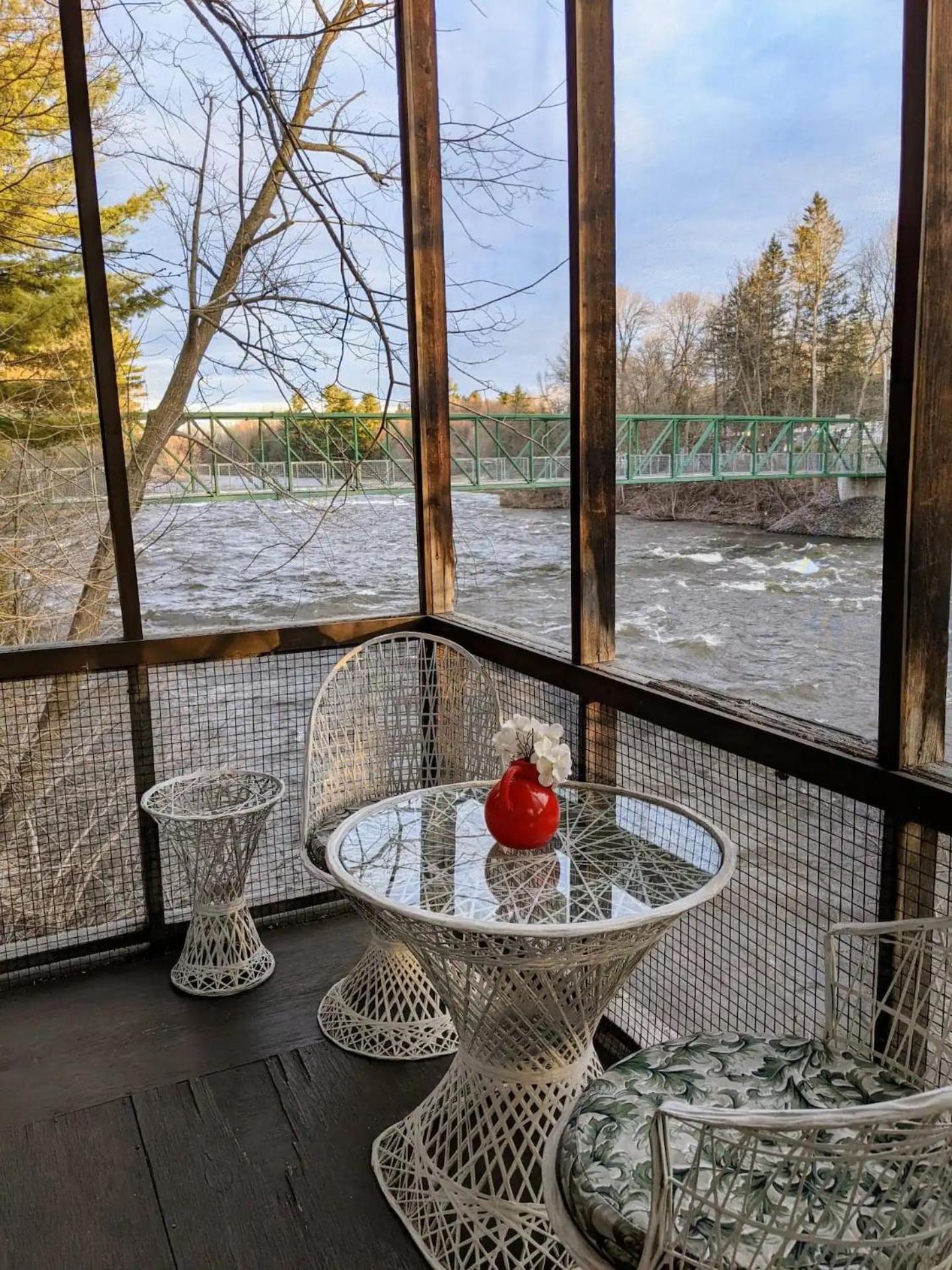Le Perché-sur-la-rivière
