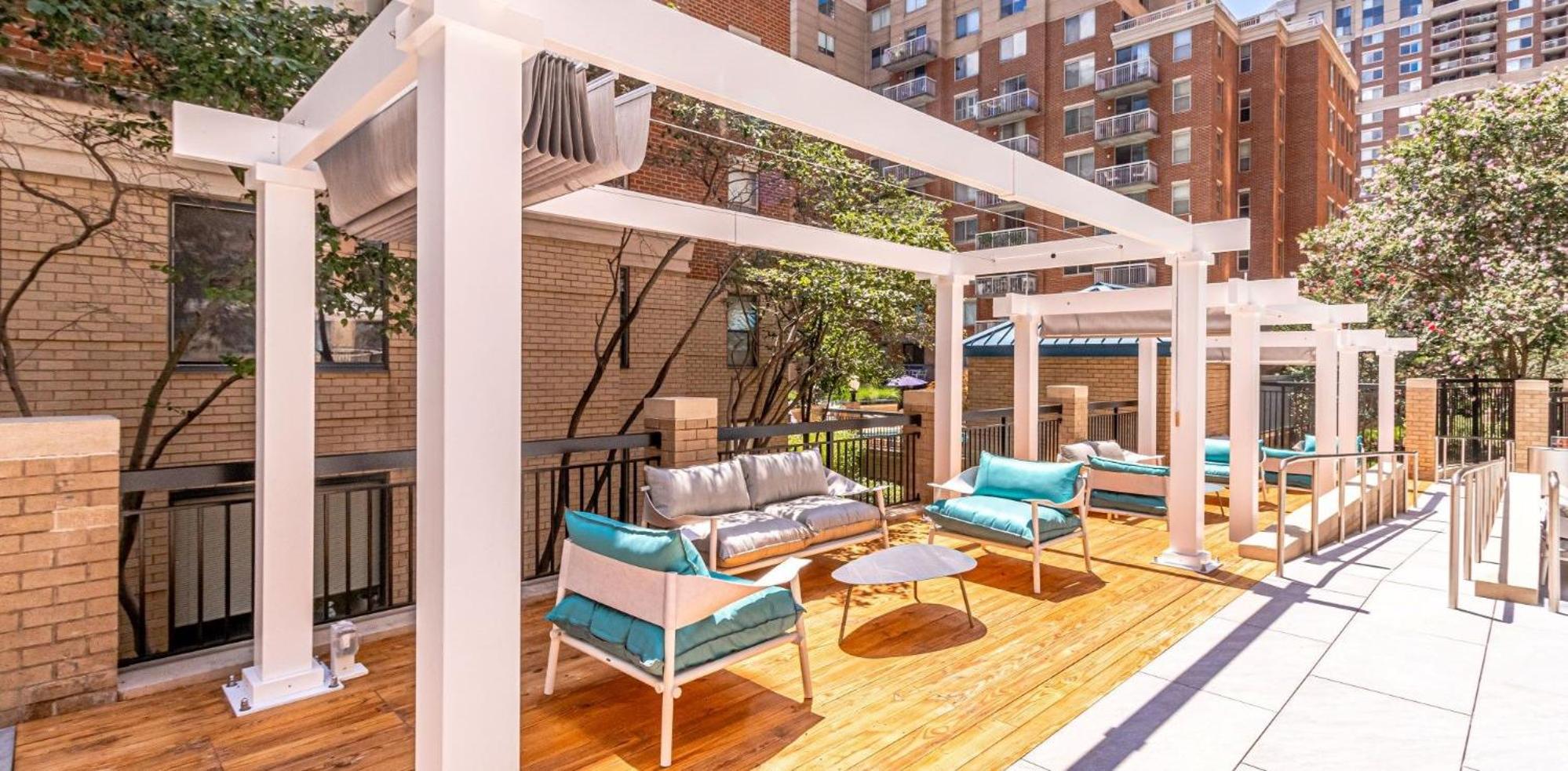 Elegant and Charming Condo at Ballston with Pool