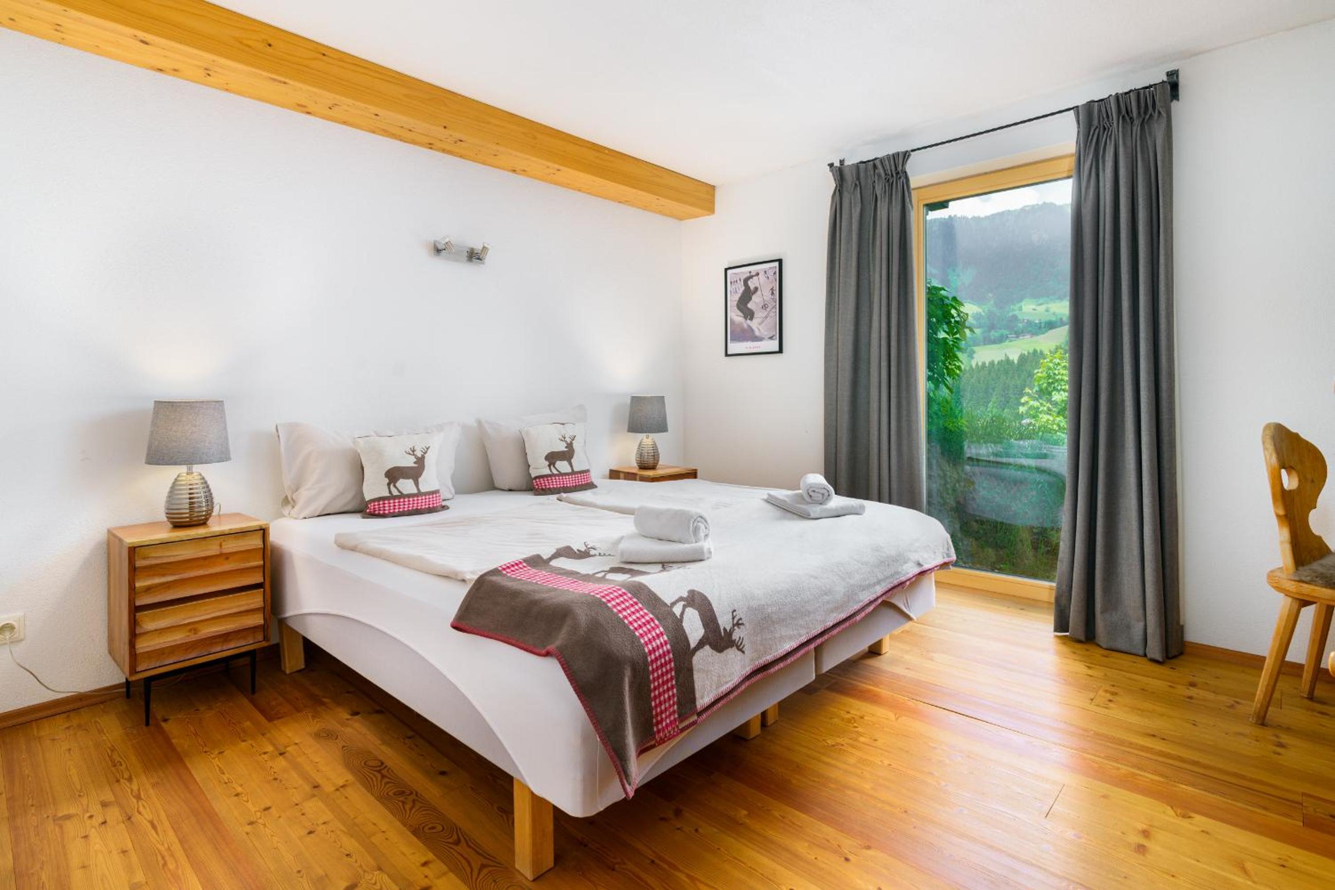 Chalet Moralee mit Whirlpool in Kitzbühel by ONE VILLAS view 3