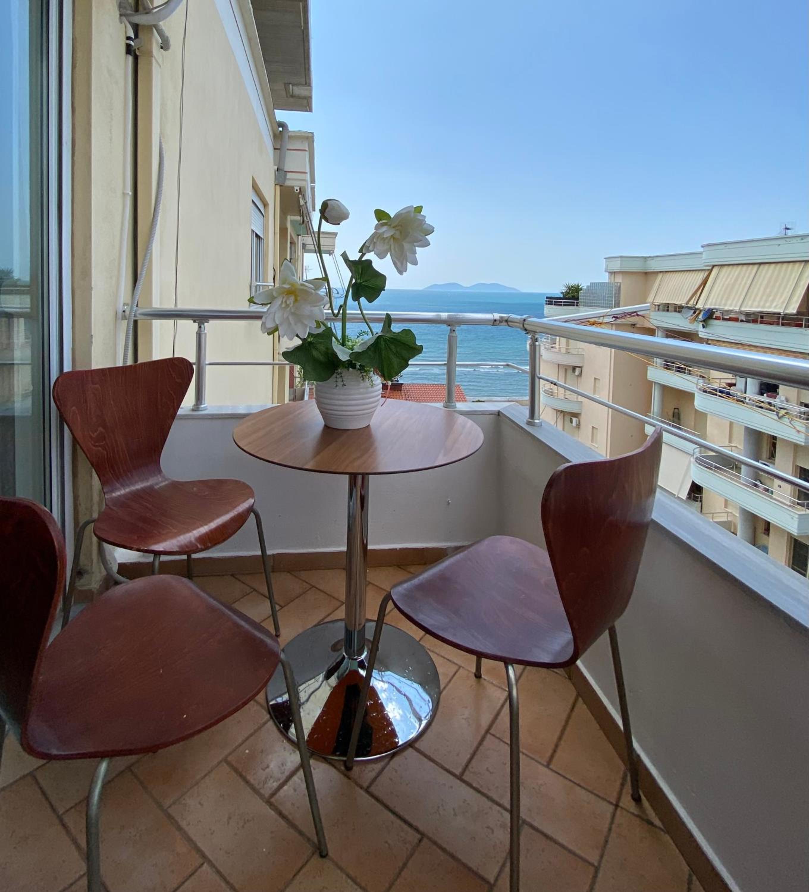 Serenity Skyline Apartment