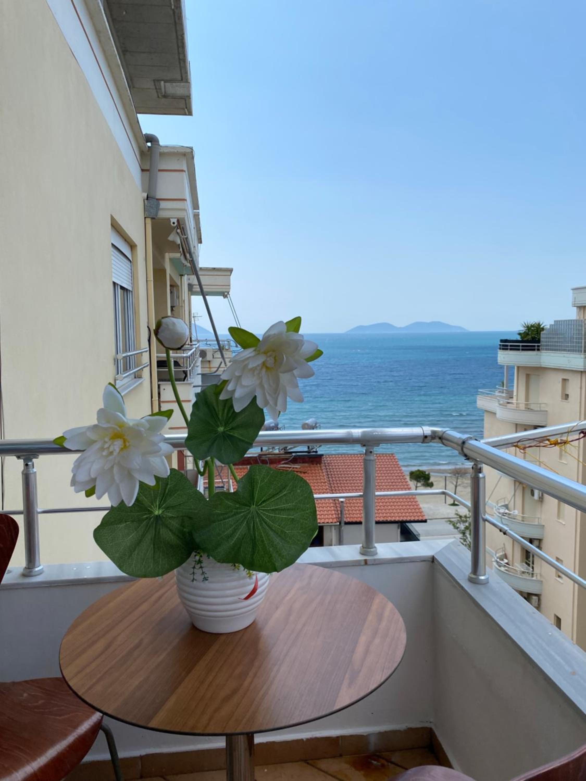 Serenity Skyline Apartment