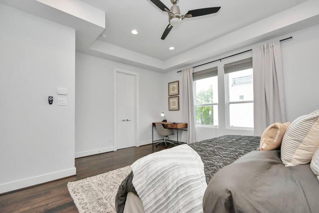 Casa LaBella - Downtown Skyline Views - Sleeps 10 view 4