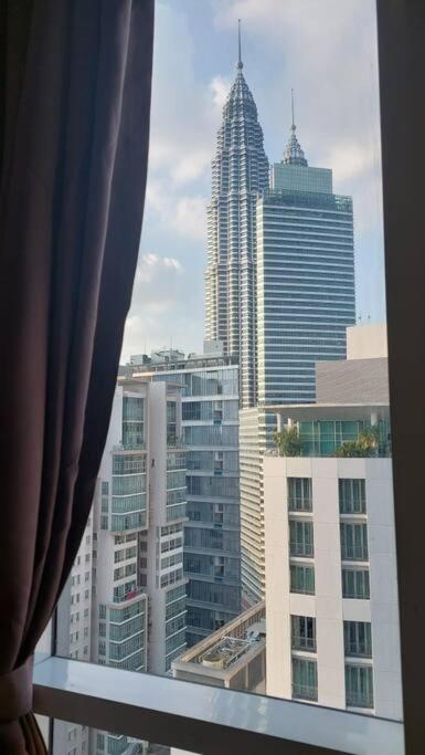 5mins to KLCC -Lvl32-2br-FreeParking