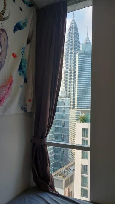 5mins to KLCC -Lvl32-2br-FreeParking