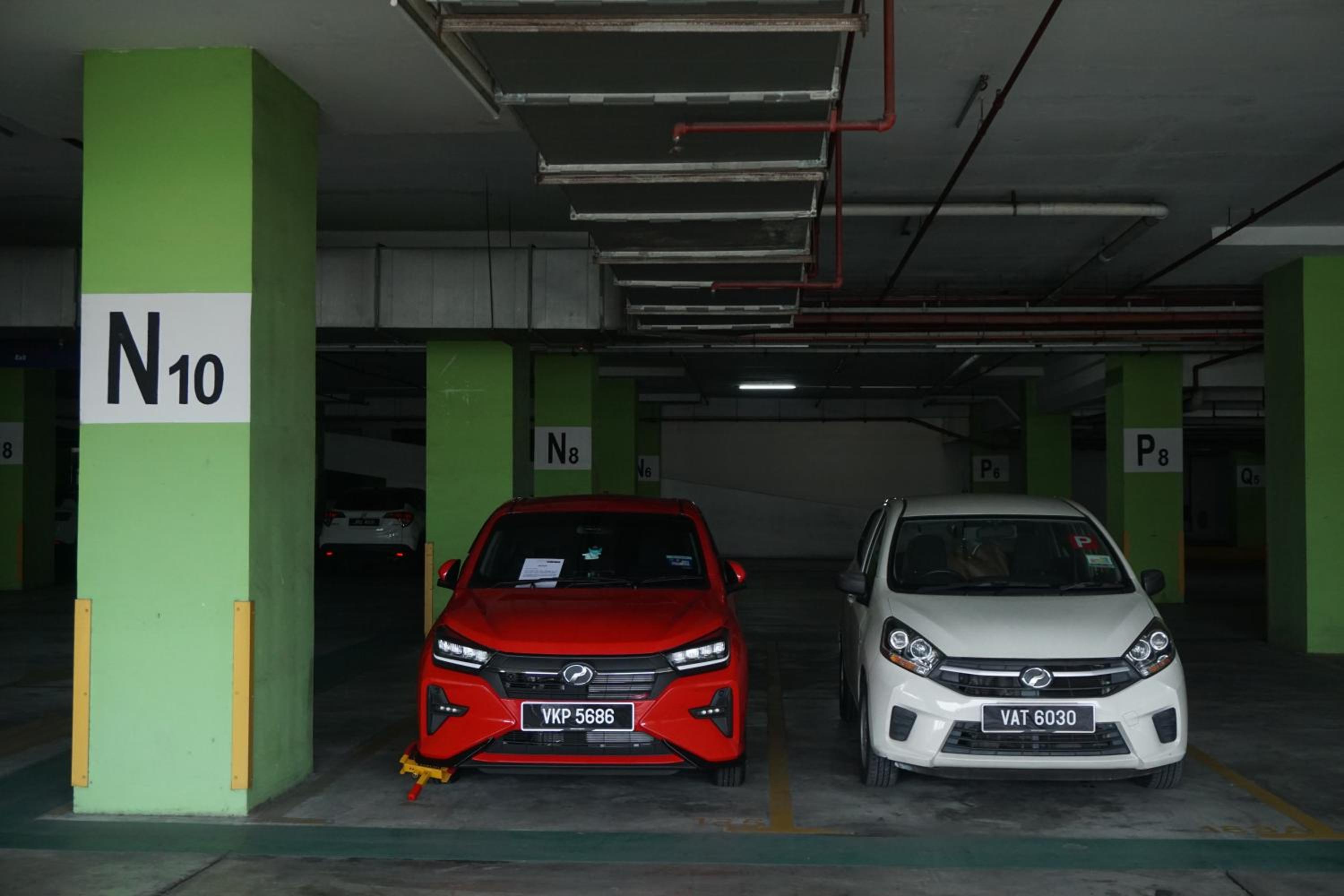 Happy House 2-4pax, 2 Free Parking Upstairs Mall, Columbia Hospital, TAR university,LRT Station,
