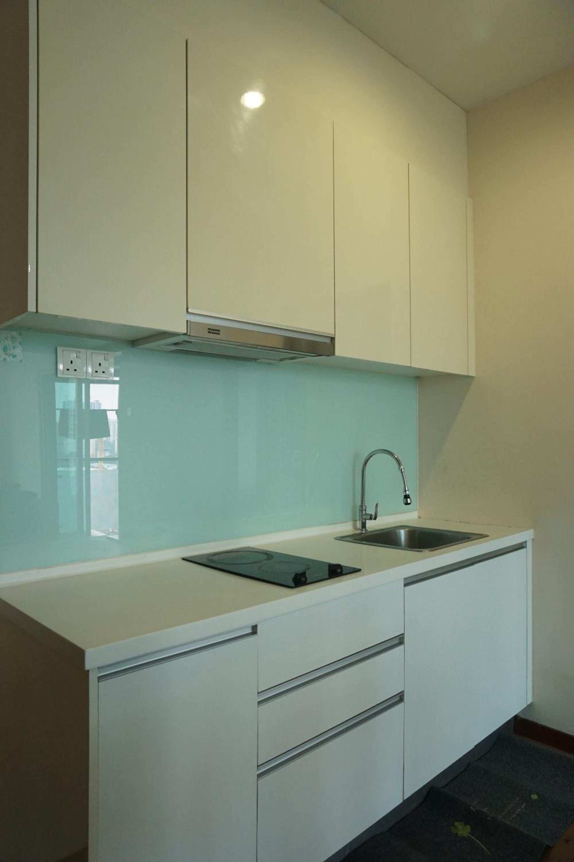 Happy House 2-4pax, 2 Free Parking Upstairs Mall, Columbia Hospital, TAR university,LRT Station,