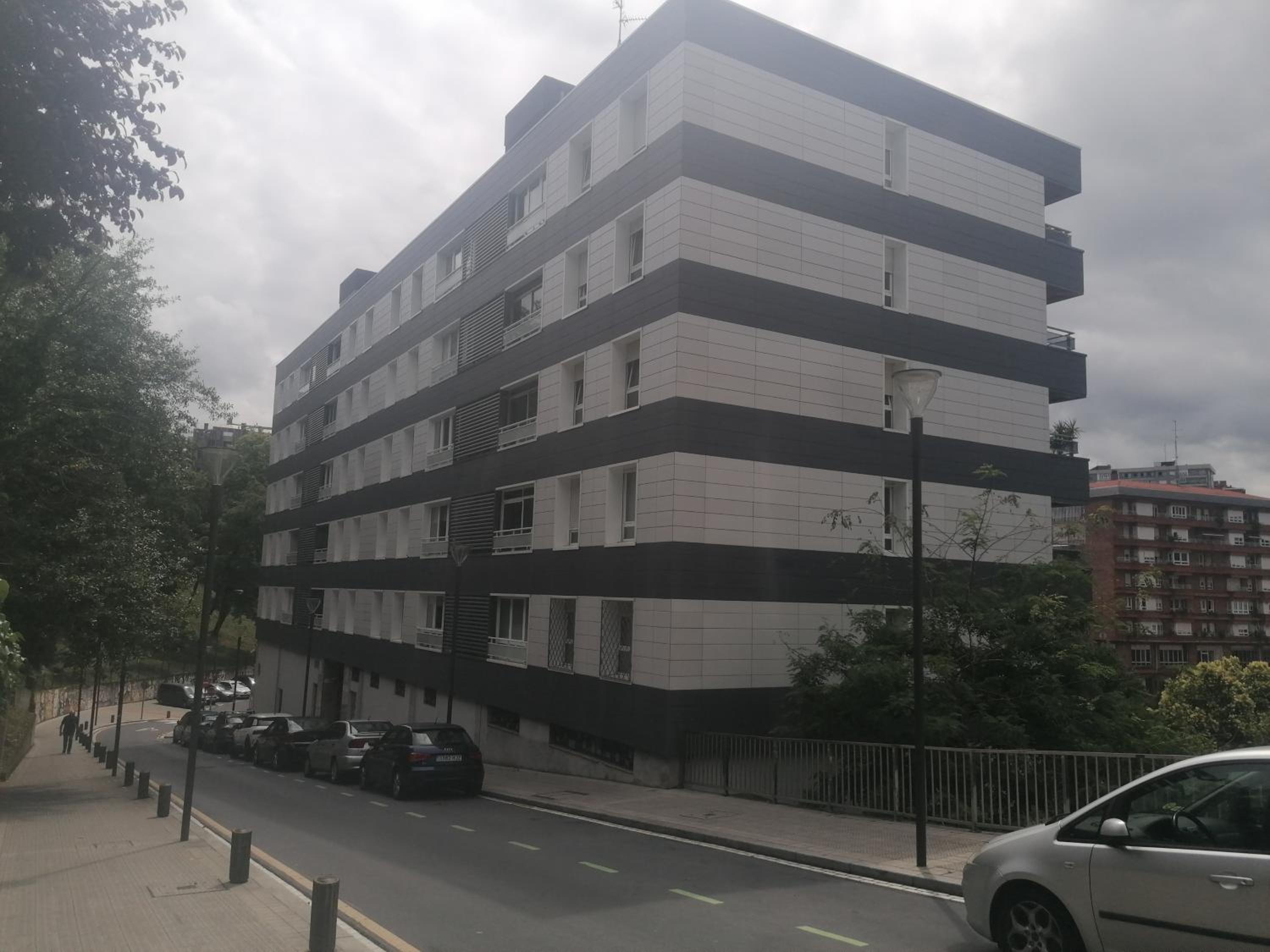 Exclusivo espacio - Parking Gratis
