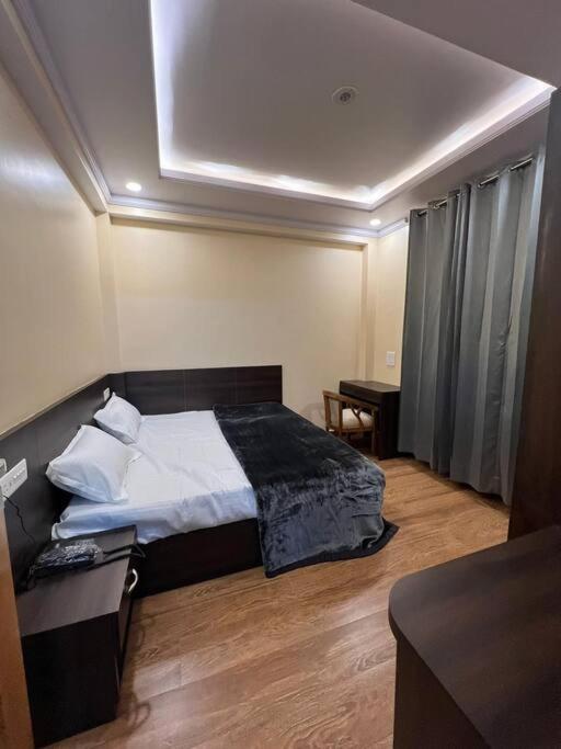 Superb Luxury Three Bed Apartment view 5