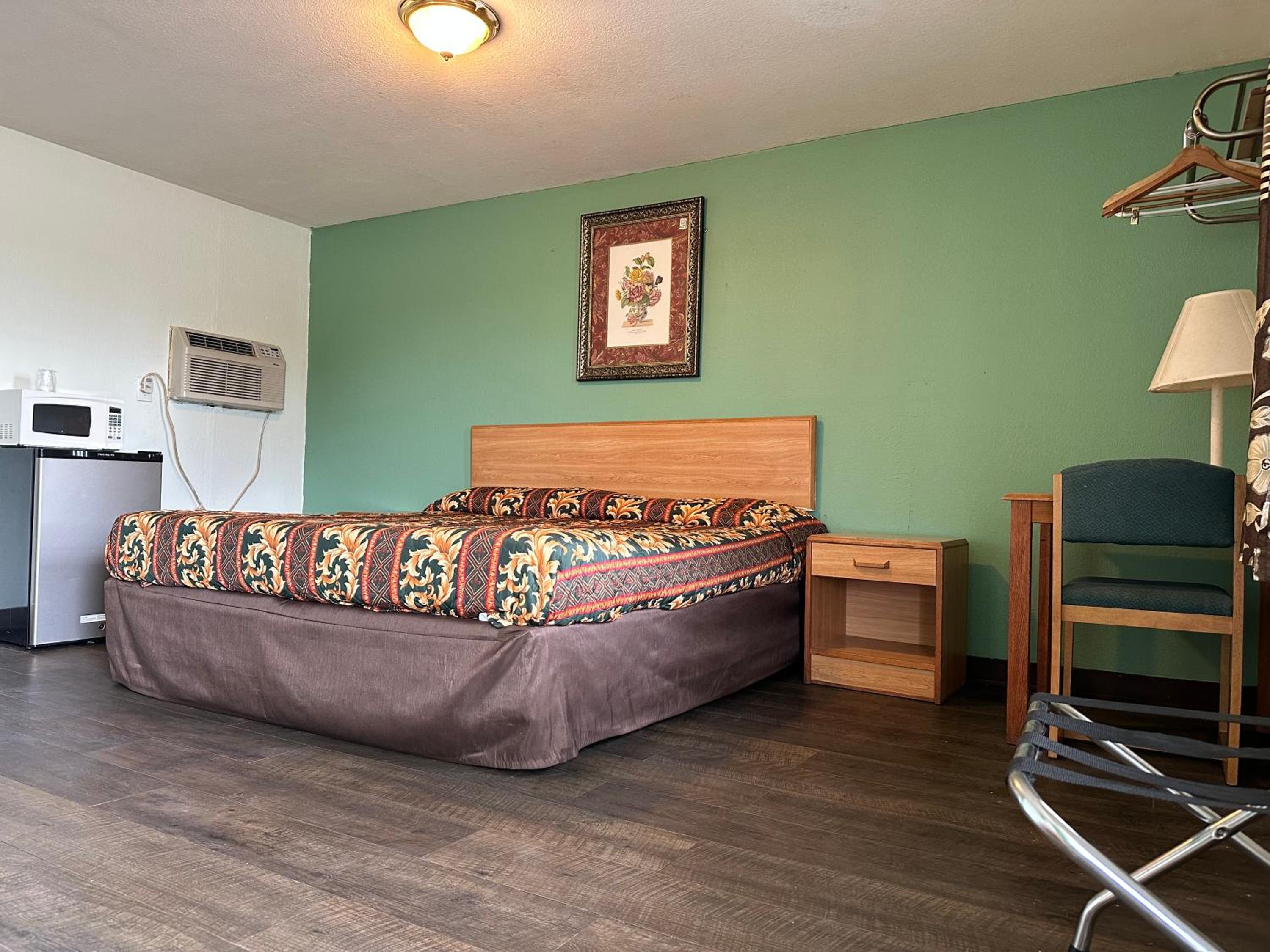 Hillcrest Motel by Oyo Aurora near Lawrenceburg