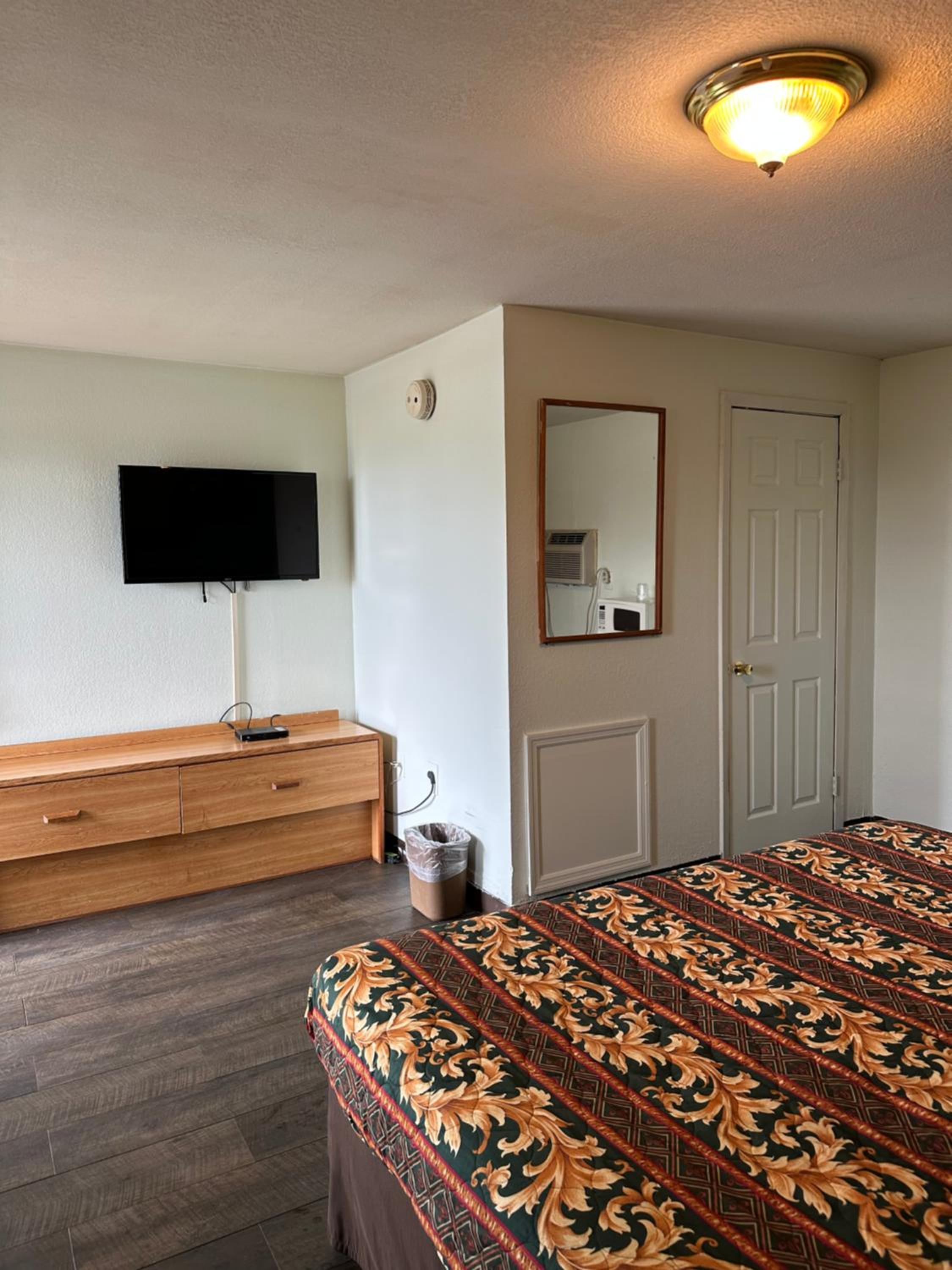 Hillcrest Motel by Oyo Aurora near Lawrenceburg