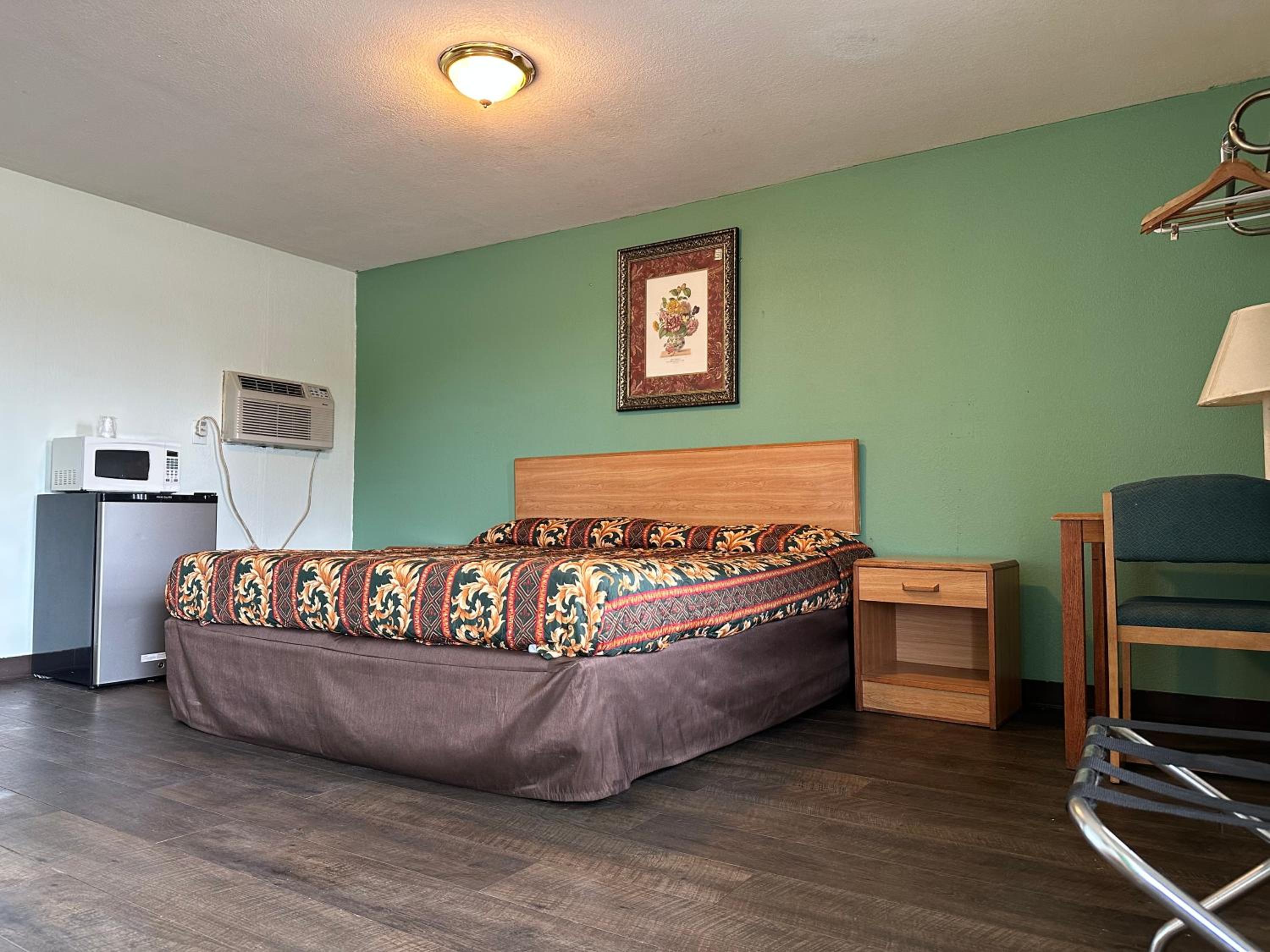 Hillcrest Motel by Oyo Aurora near Lawrenceburg