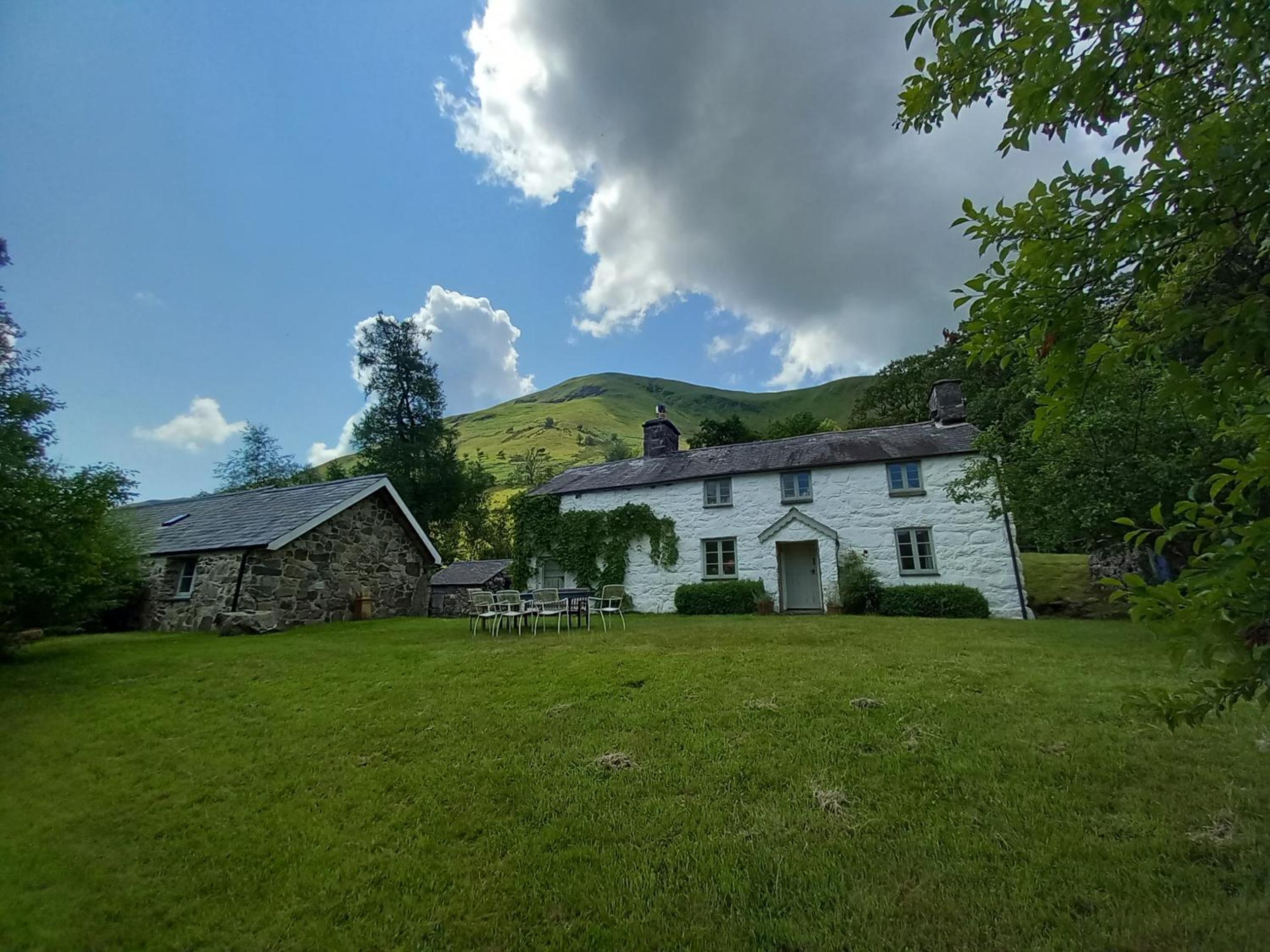Gesail Barn and Farmhouse view 3