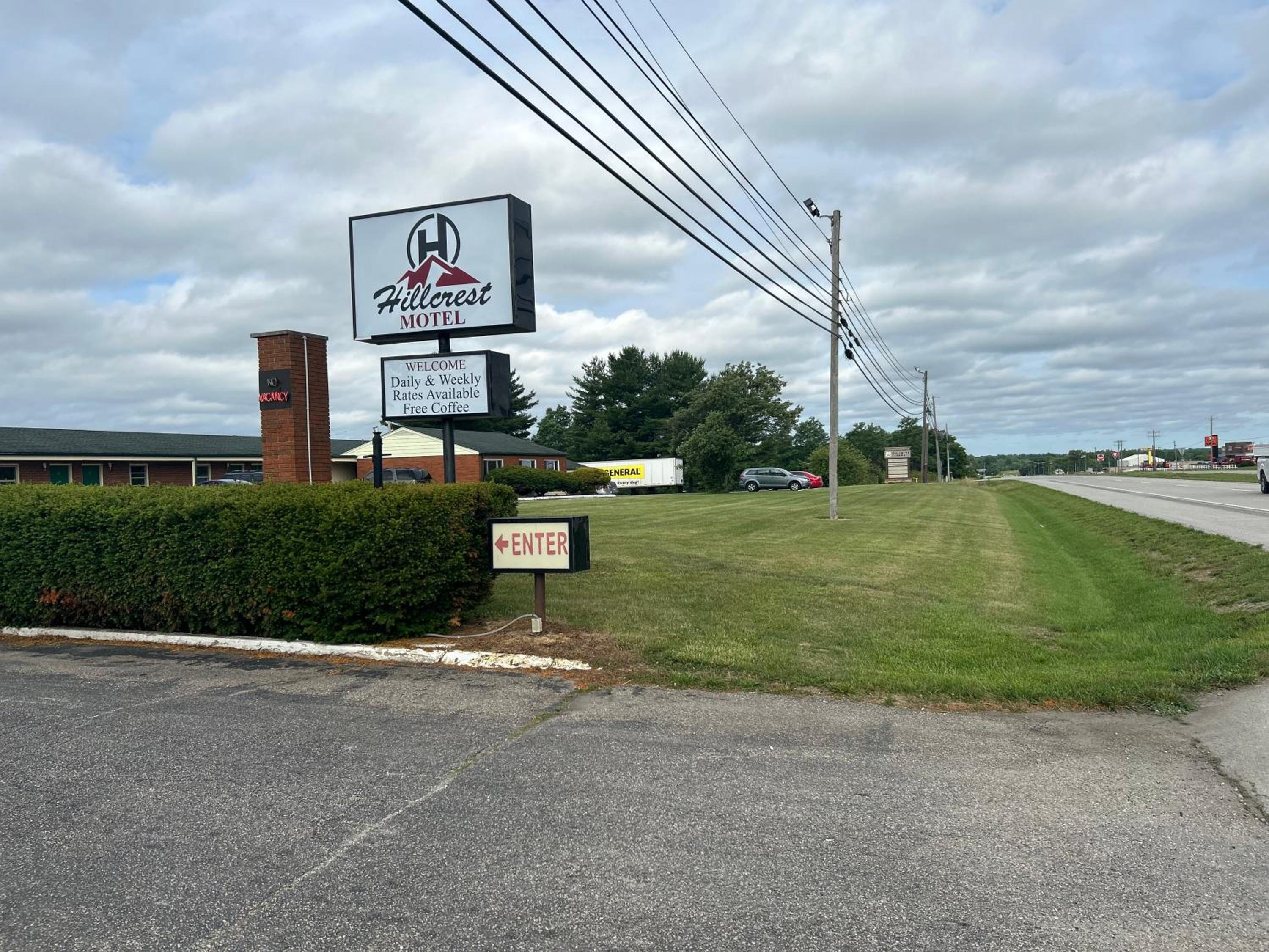 Hillcrest Motel by Oyo Aurora near Lawrenceburg