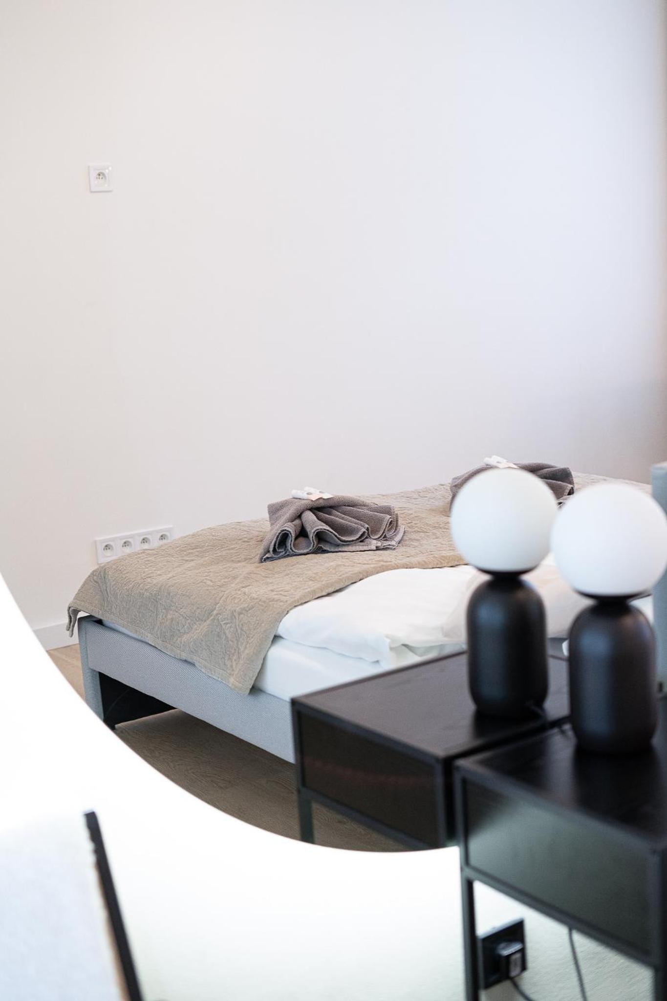 Rentero Modern 5 min Wenceslas Square Apartment, Prague
