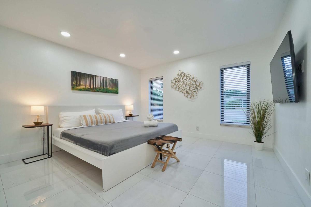 Top Location Villa at Highland Lakes Blvd BY THE GLAMHOMES