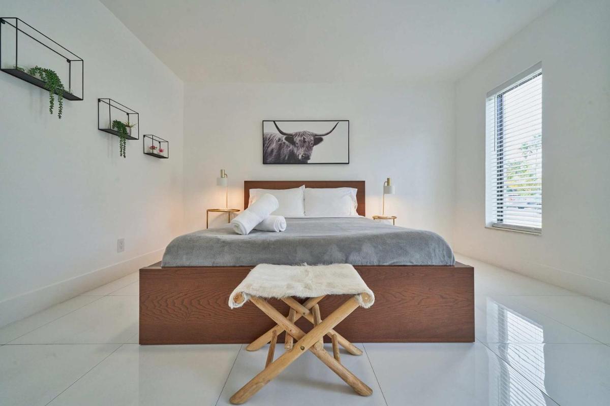 Top Location Villa at Highland Lakes Blvd BY THE GLAMHOMES